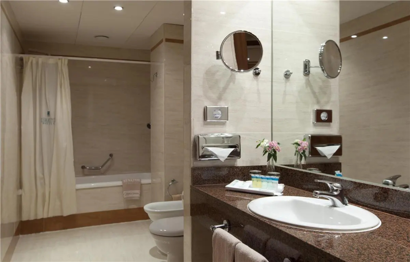 Отель Ilunion Les Corts Spa