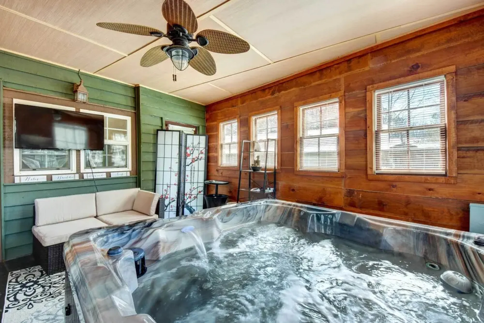 Cleveland Cabin w/ Private Hot Tub ~ 7 Mi to Helen