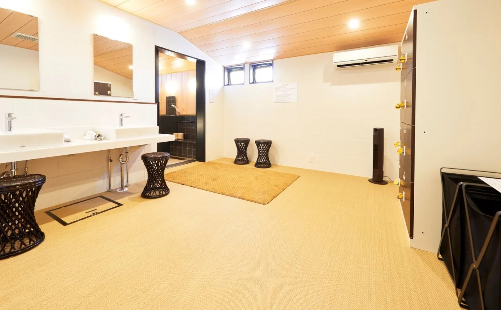 Hotel KAN-RAKU Saitama Honjo-Waseda Hinoki No Yakata