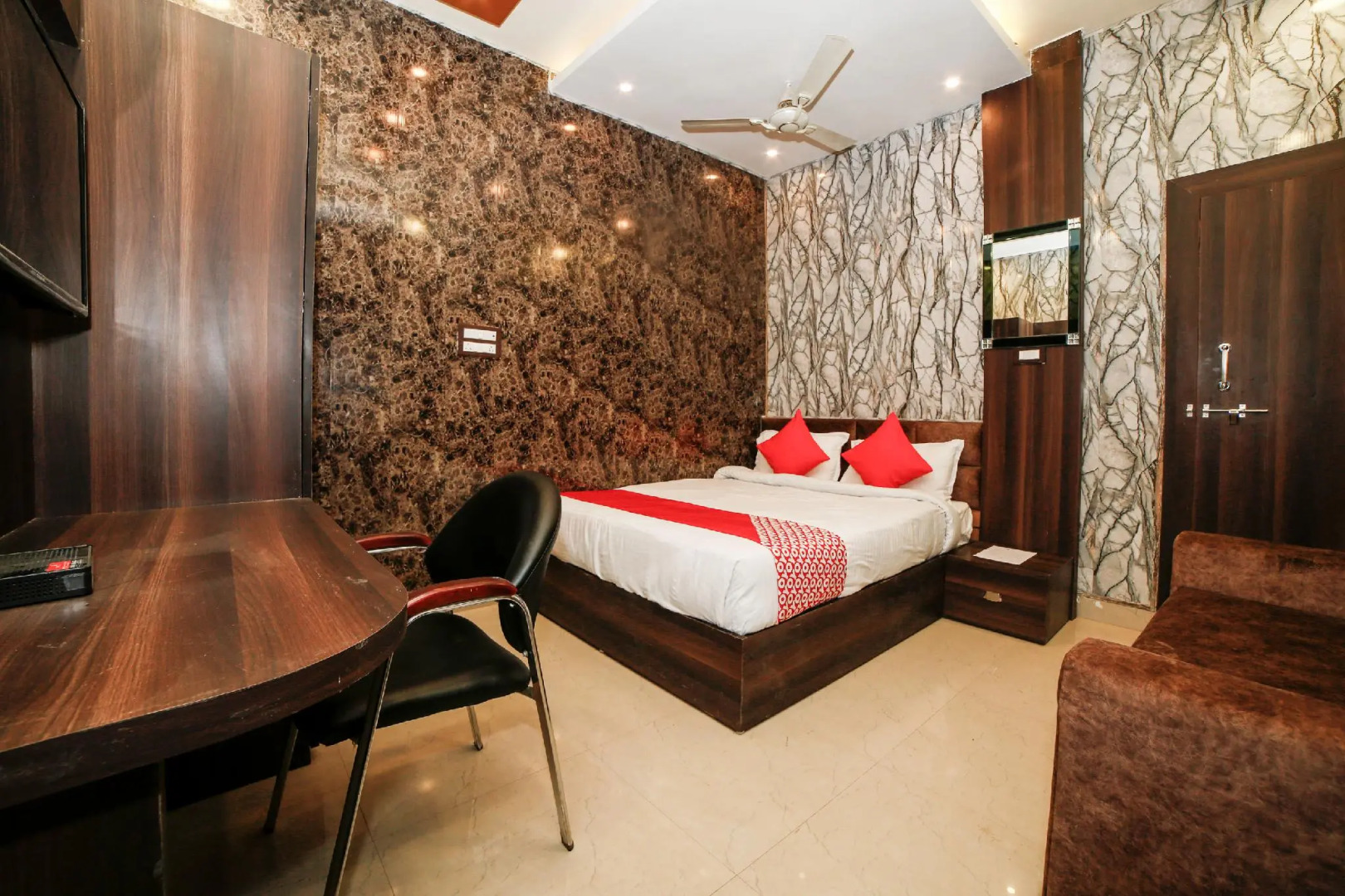 OYO Flagship 30459 Hotel Om Sai Ram