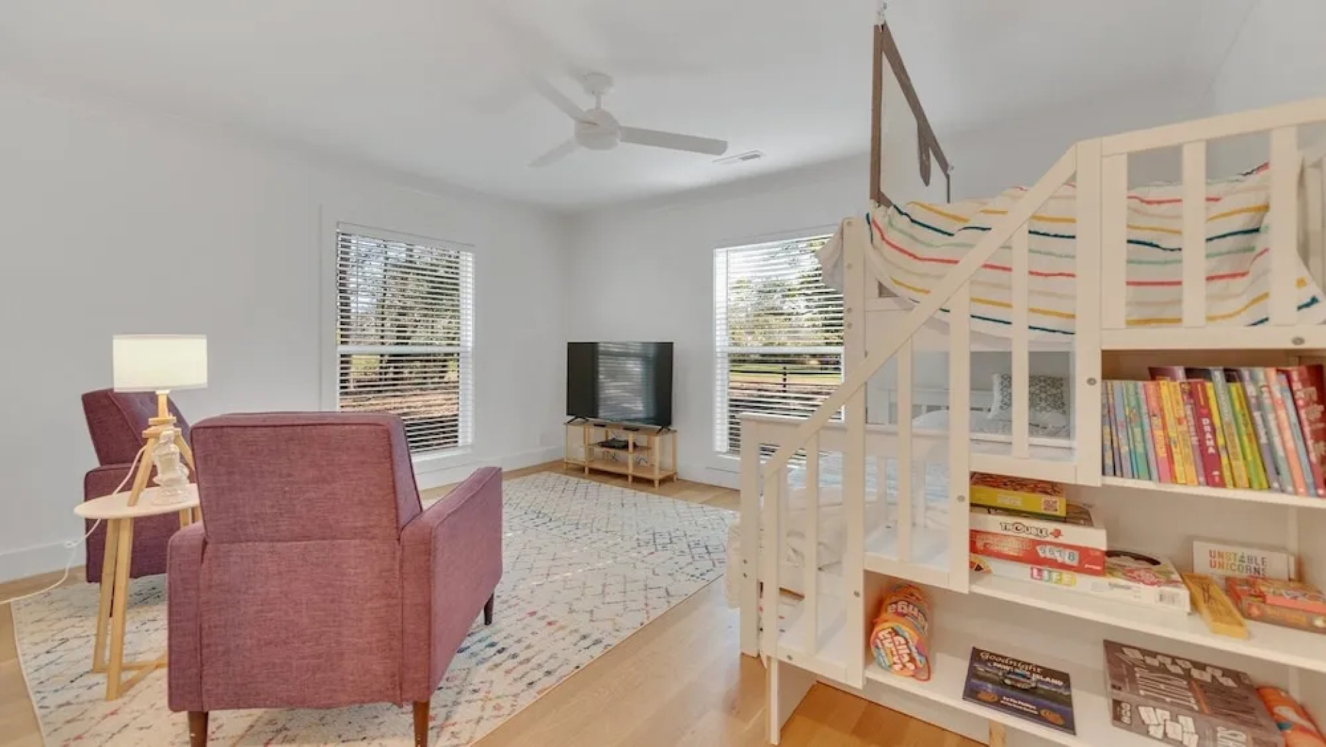 Great Place To Relax And Enjoy A Peaceful Vacation! 4 Bedroom Home by Peace Vacations