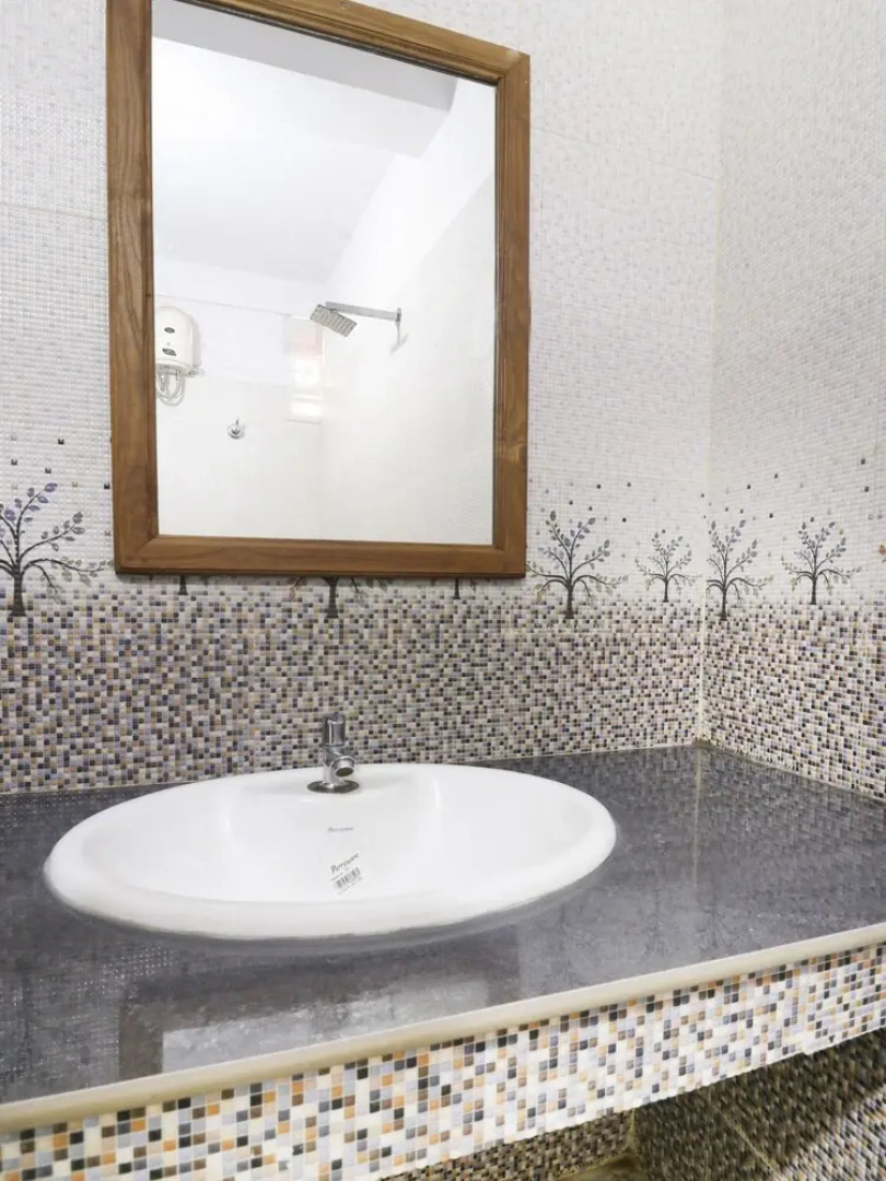 OYO 61270 313s Royal Suites