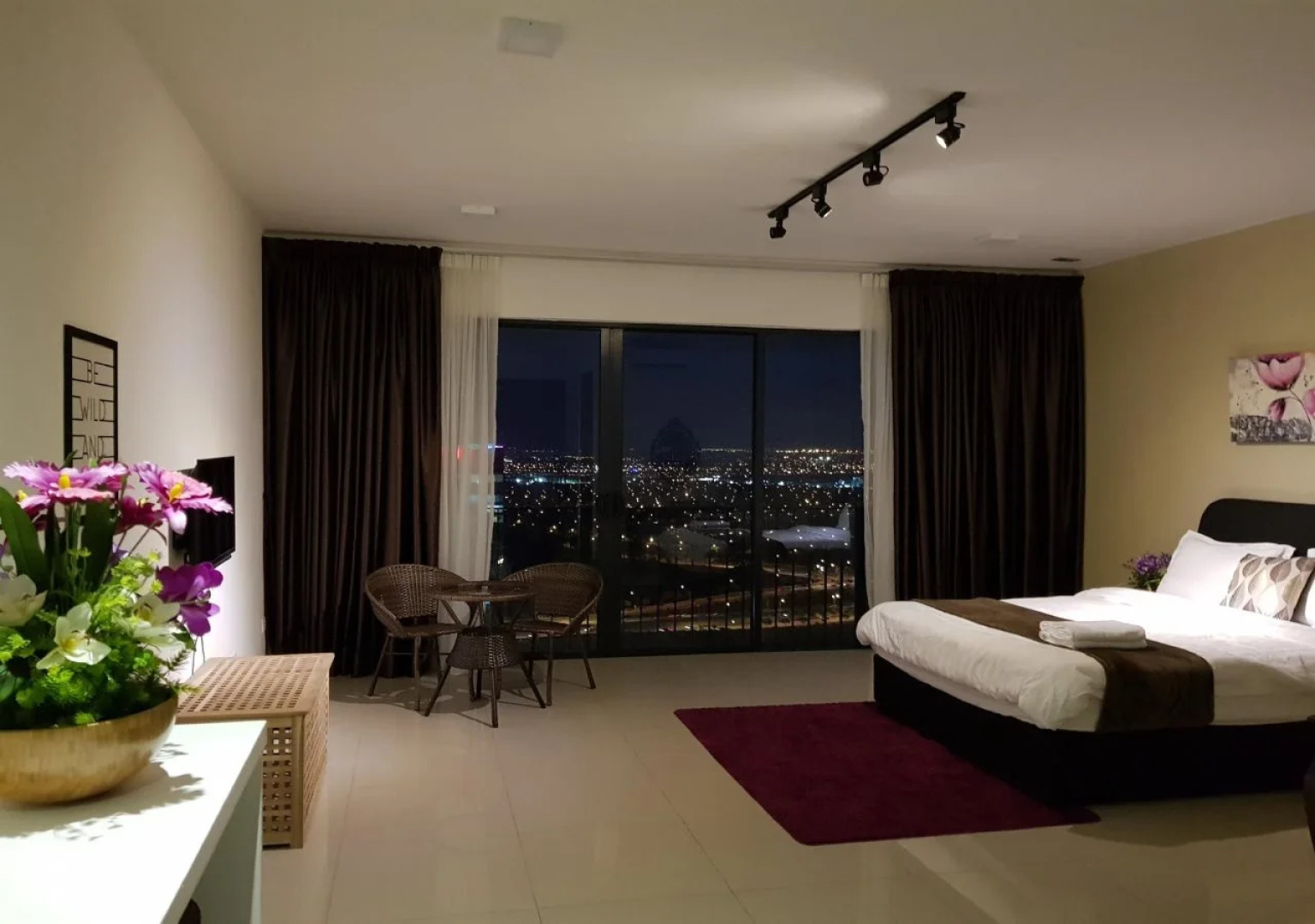 Euzmo Residences at Trefoil