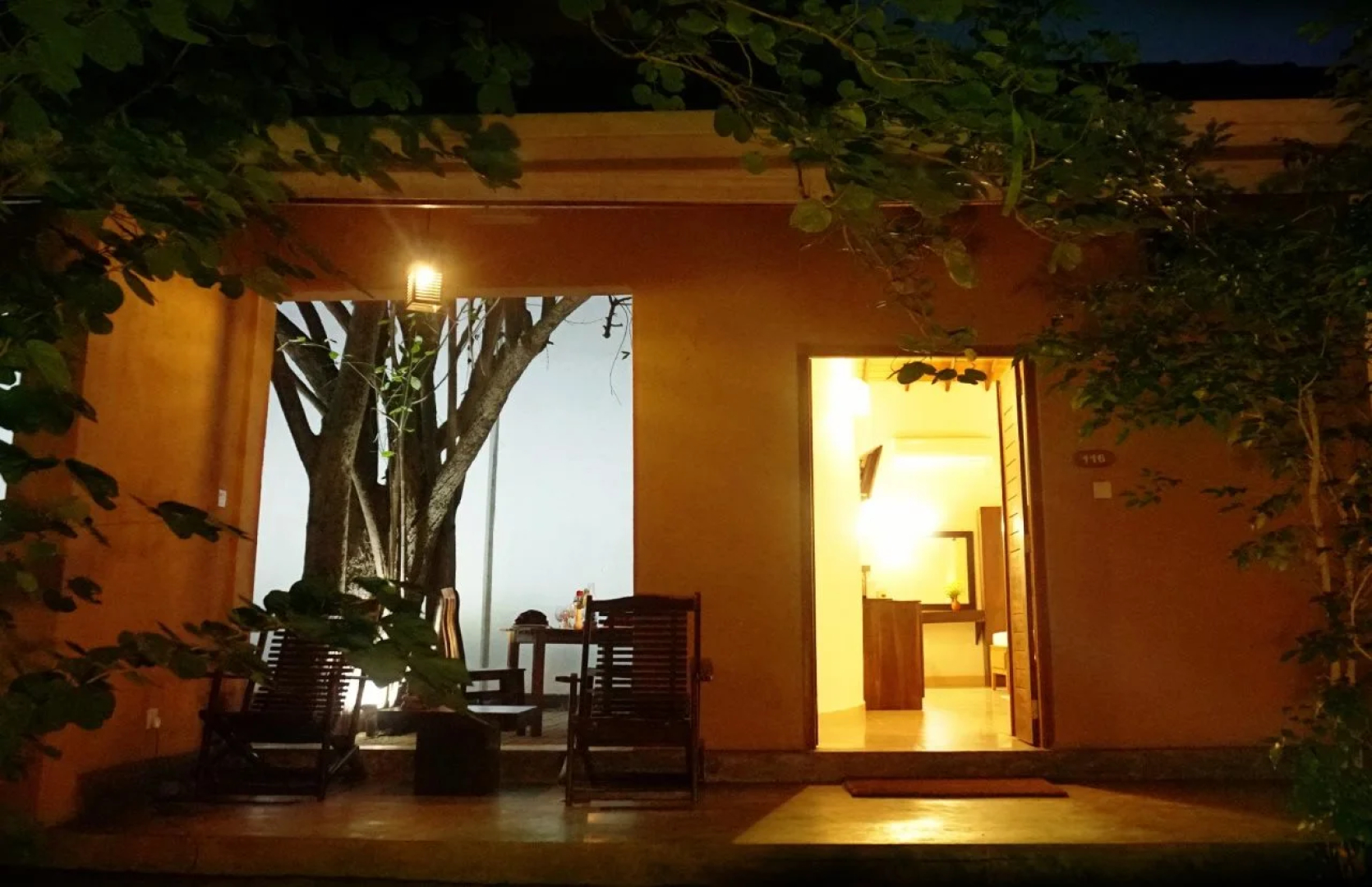 Saunter Paradise Hotel