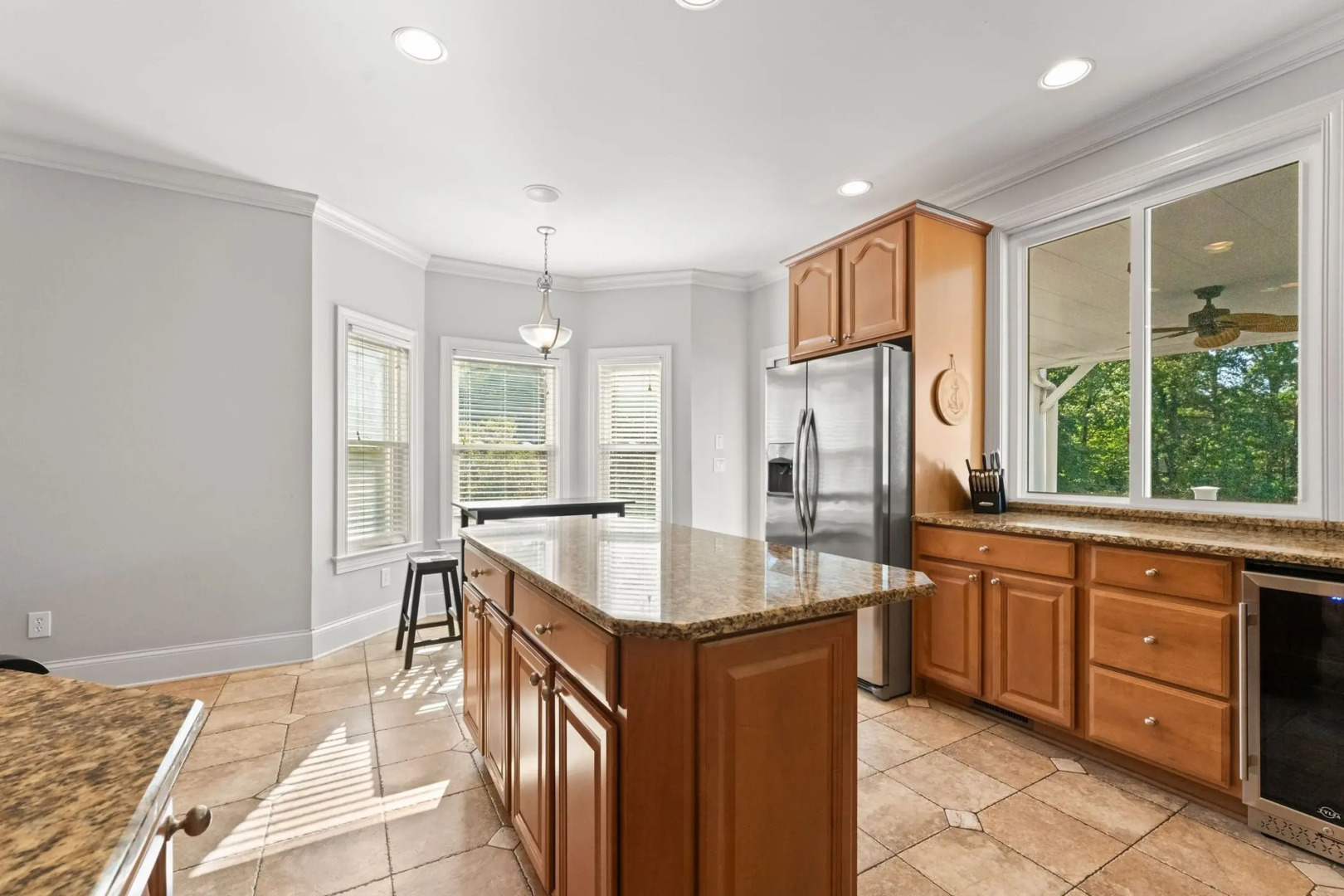 Lakefront 6bdr, Priv Dock, Game Room, Firepit Jake's Lake House by Avantstay