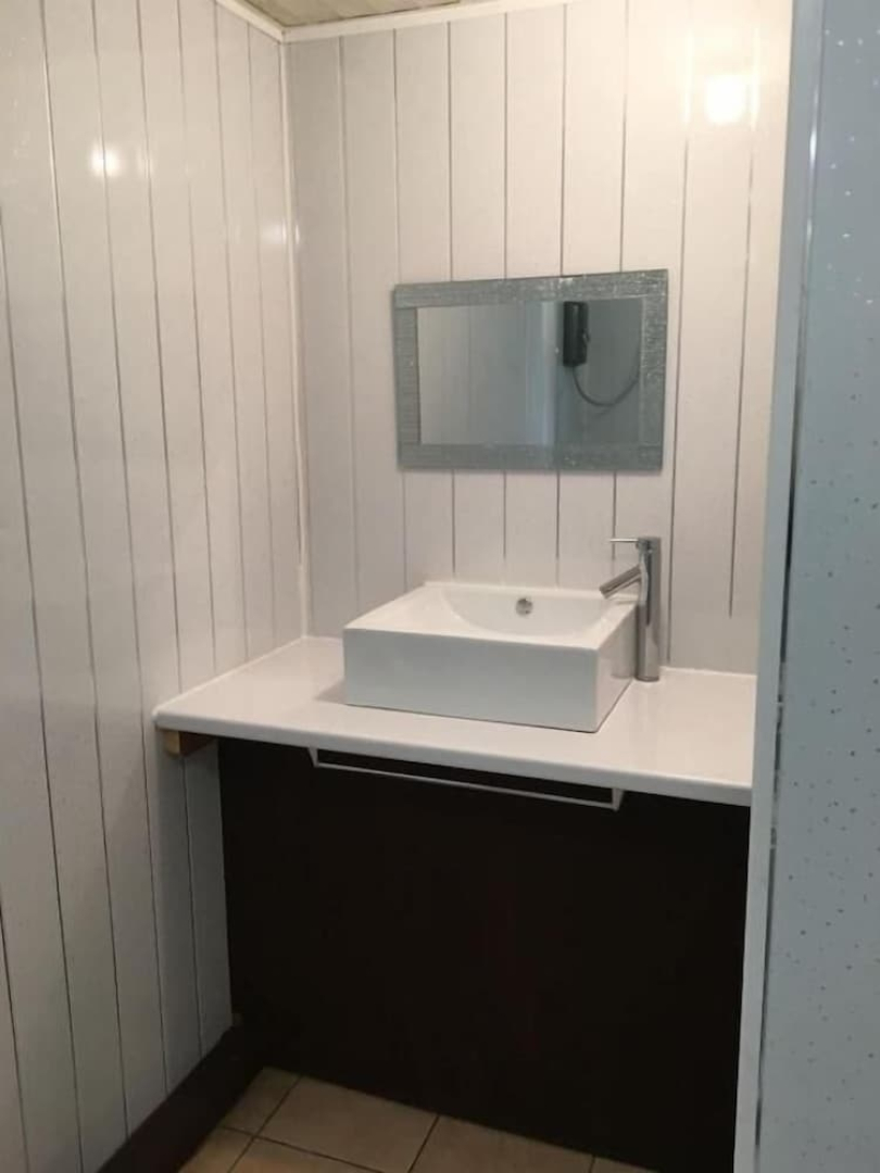 Wren 5-Hot Tub-Woodland Lodges-Pembrokshire-Tenby