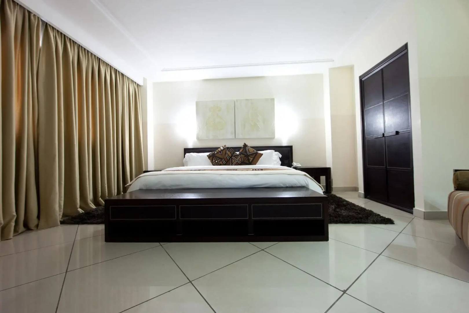 Oak Plaza Hotel - East Legon