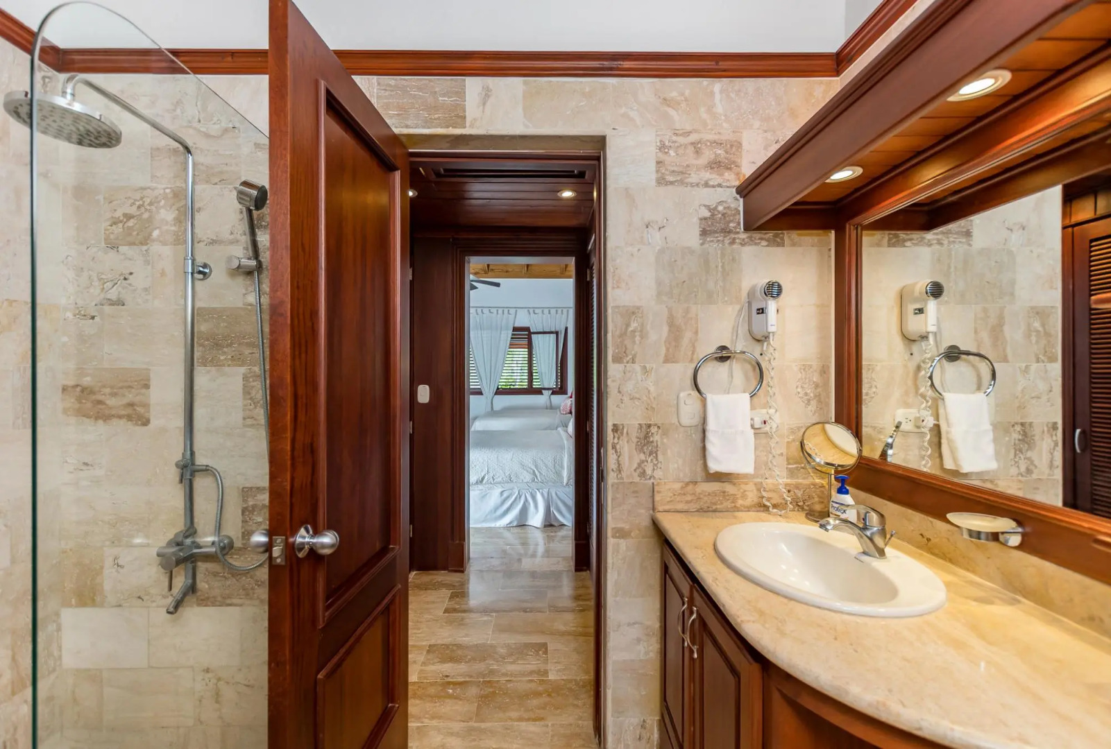 Casa de Campo Villa Luxurious Property up to 12 People With Pool Jacuzzi BBQ Golf