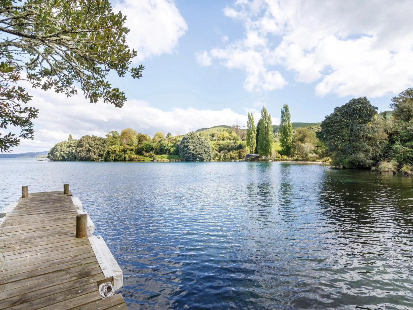 Rainbow Cottage - Lake Tarawera Cottage