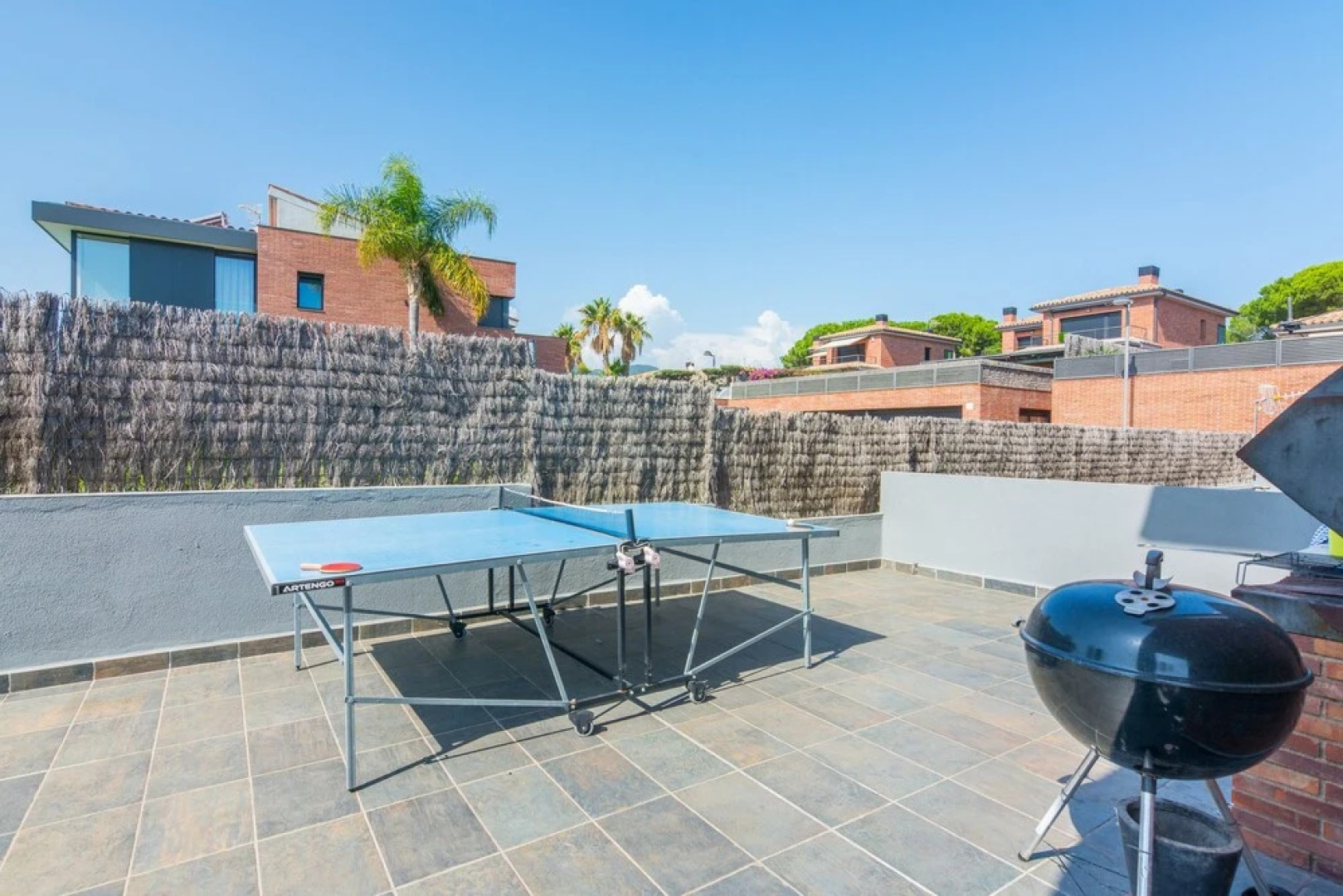 HomeHolidaysRentals Adonis