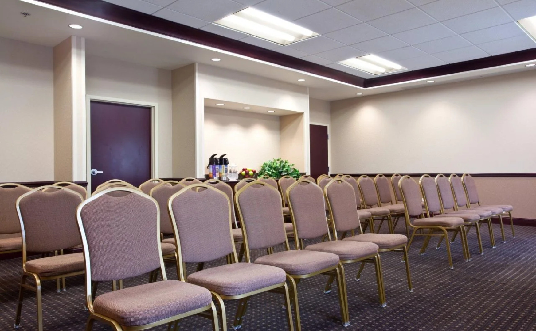 Holiday Inn Express & Suites Chicago West-O'Hare A