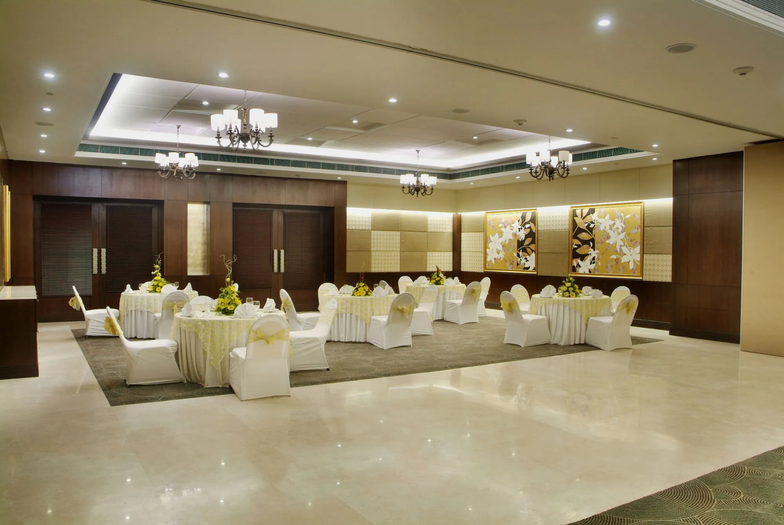 Goldfinch Hotel Delhi NCR