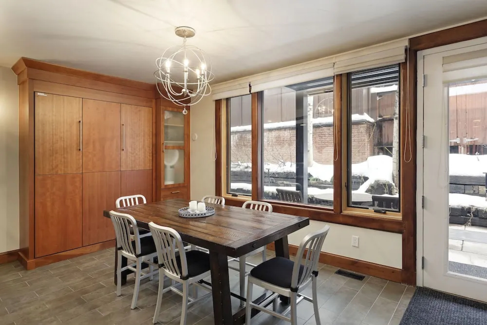 Fifth Avenue Condominiums by Frias