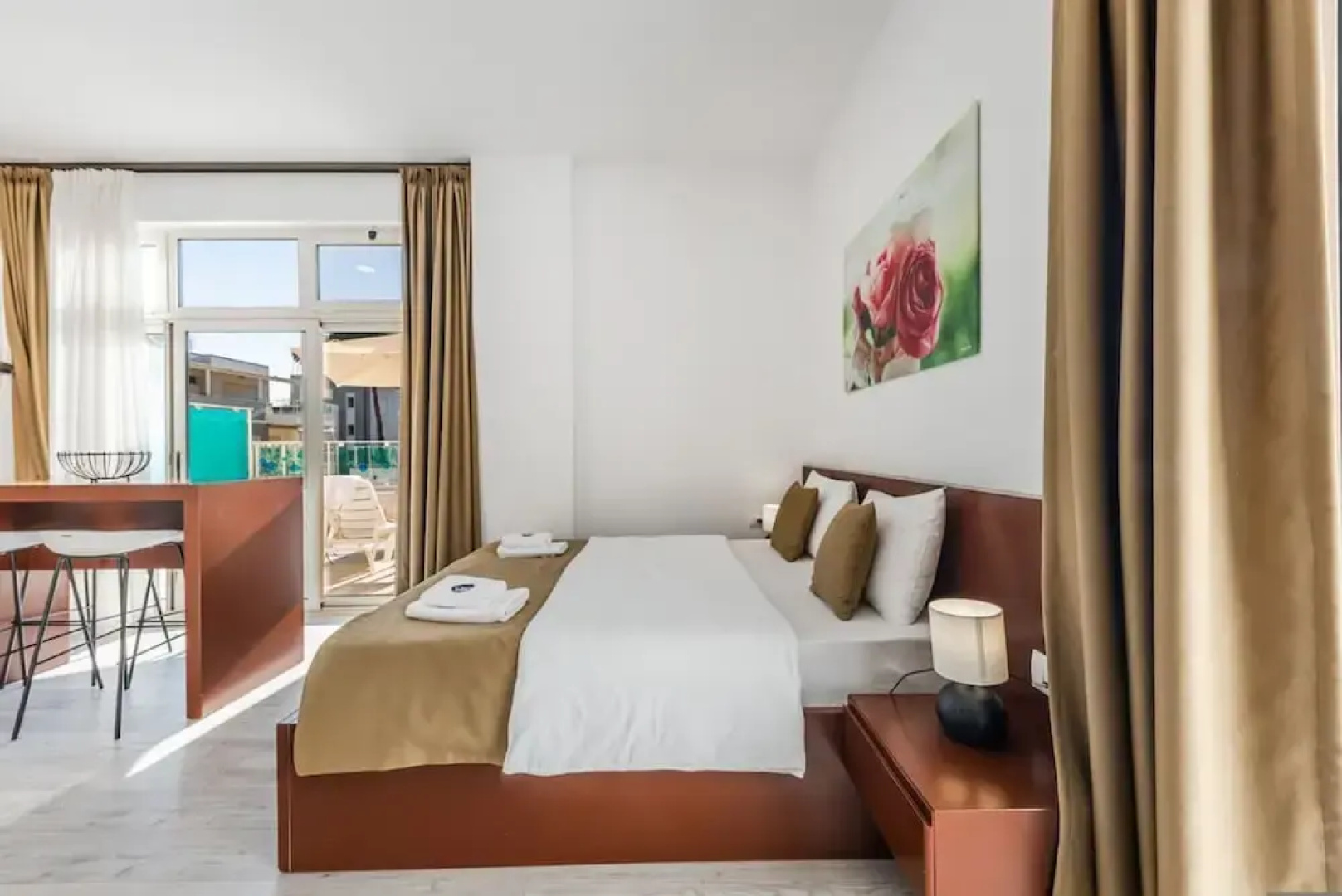 Stylish Studio With Spacious Balcony -trendafili
