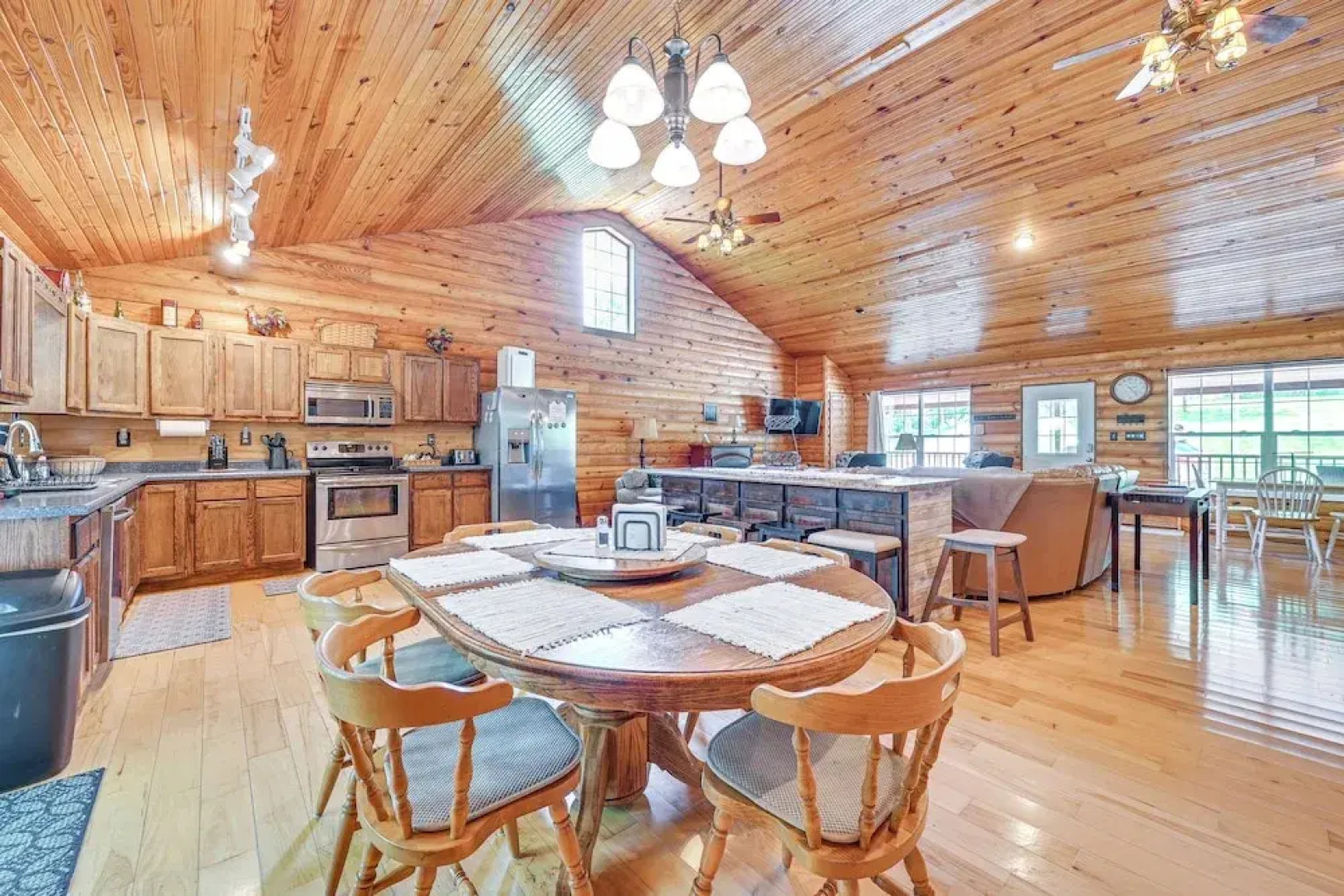 Woodsy Kentucky Escape w/ Game Room & Lake Access!