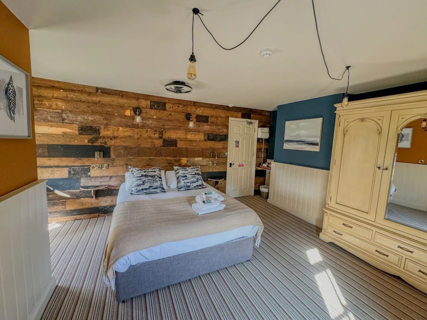 The White Horse Hotel