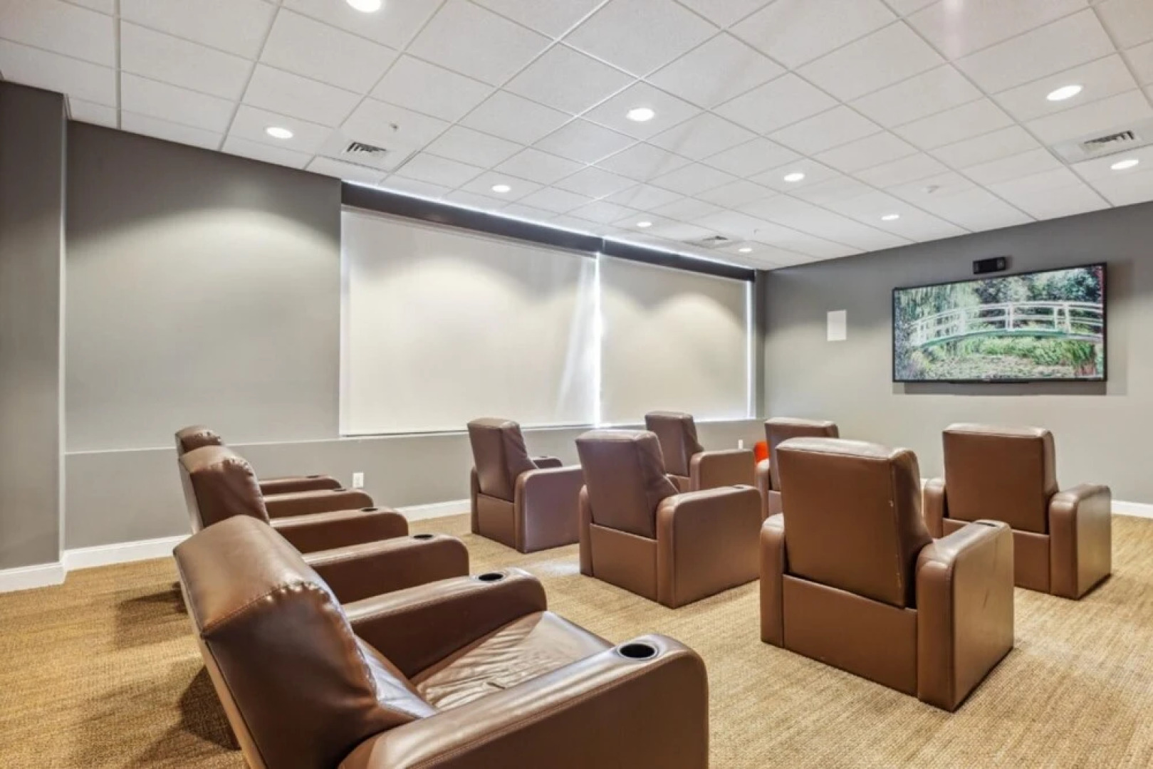 Stylish 1 BR Apartment w Movie Theater