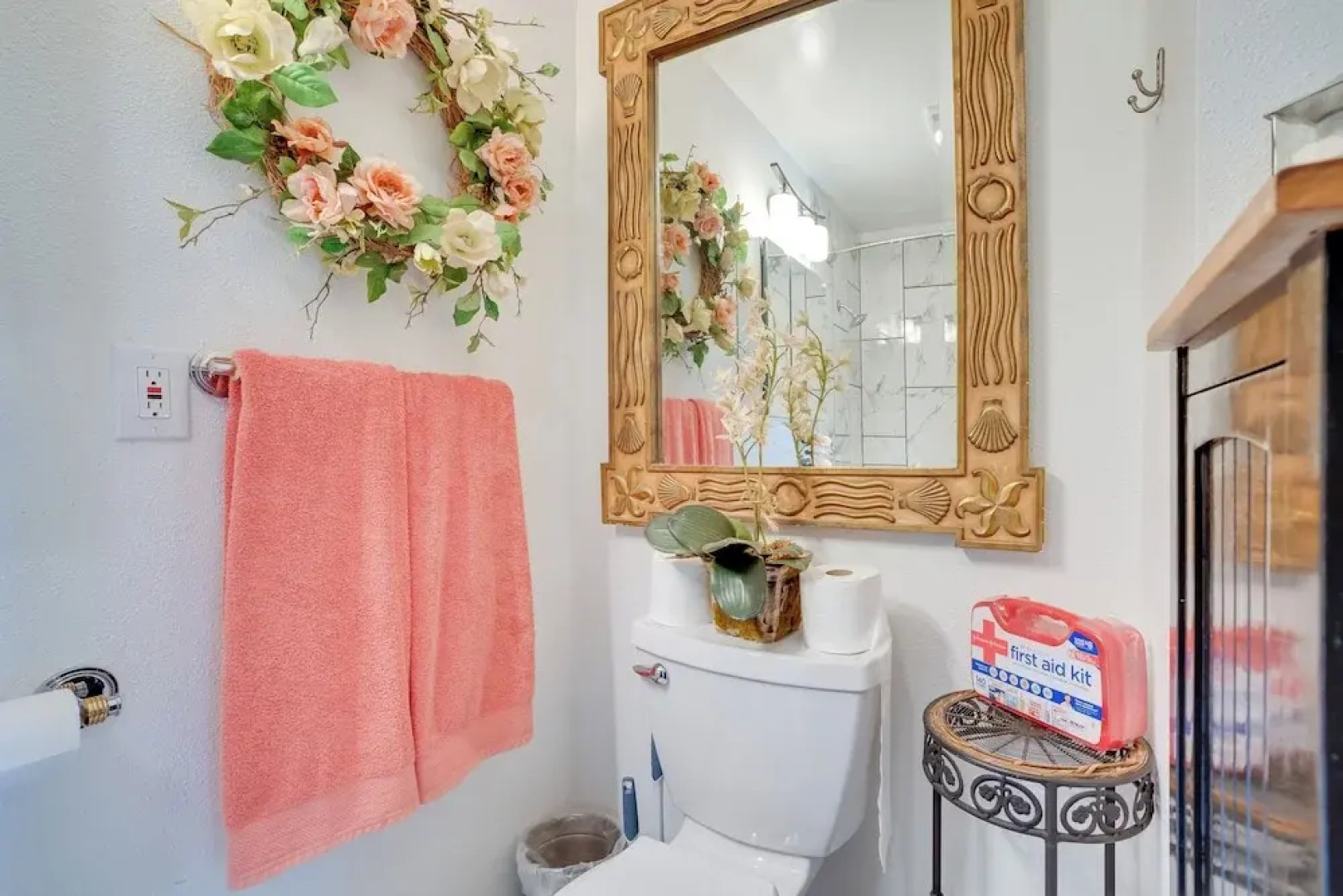 East Wenatchee Home w/ Yard & Hot Tub!