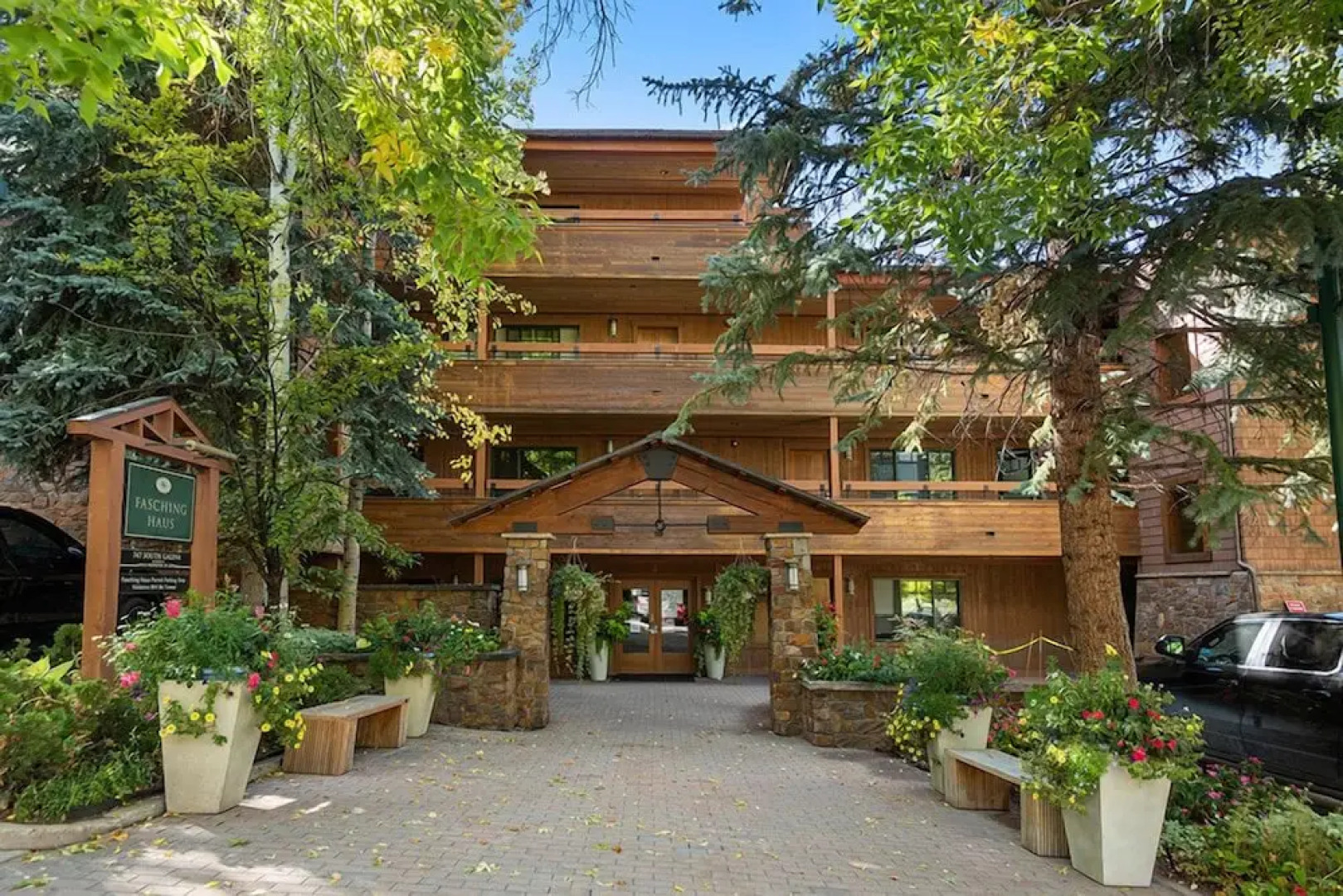 Fasching Haus by Frias Properties