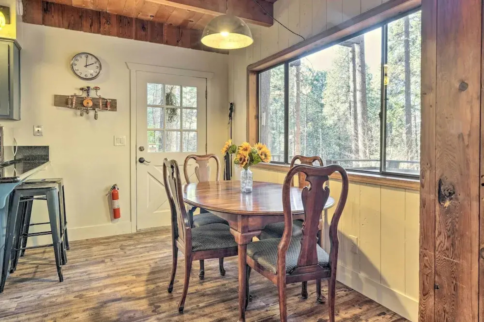 Walk Downtown: Arnold Cabin w/ Large Deck!