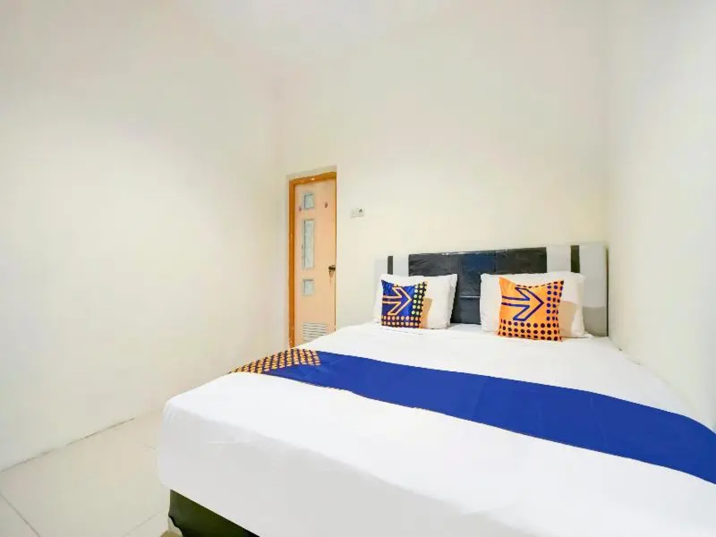 Oyo Life 2698 Kost Blessing