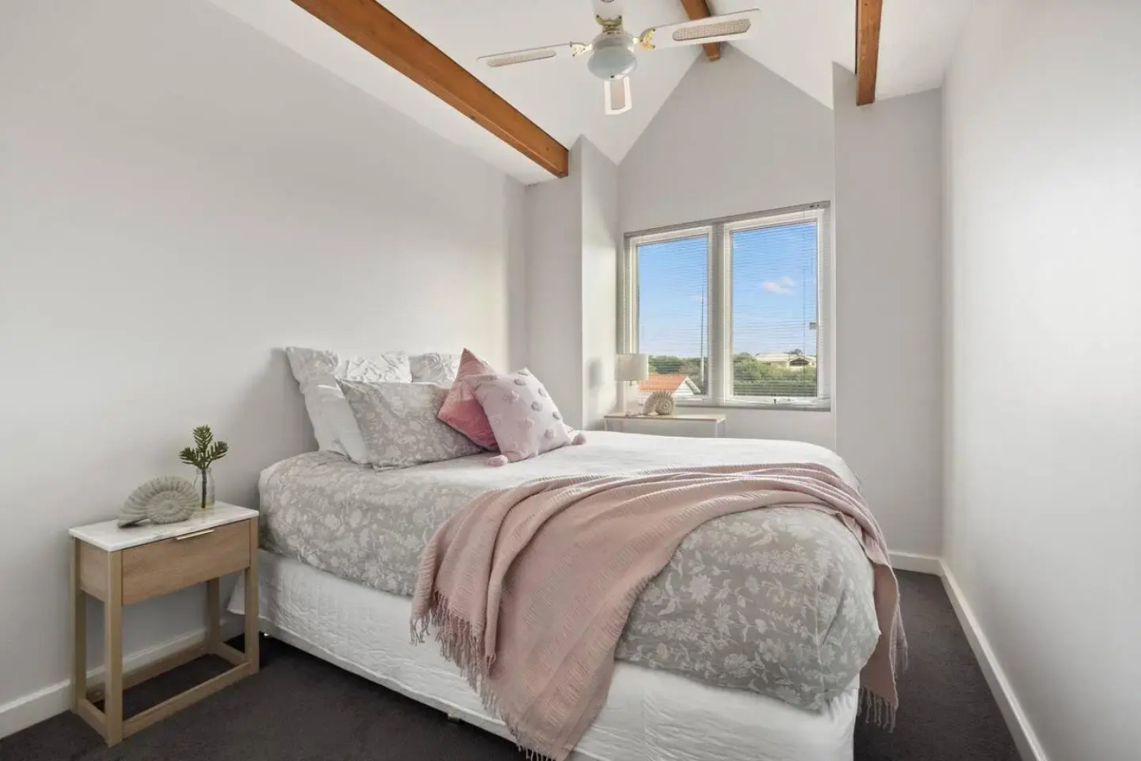 Canal Home -Close to Beach and City Centre