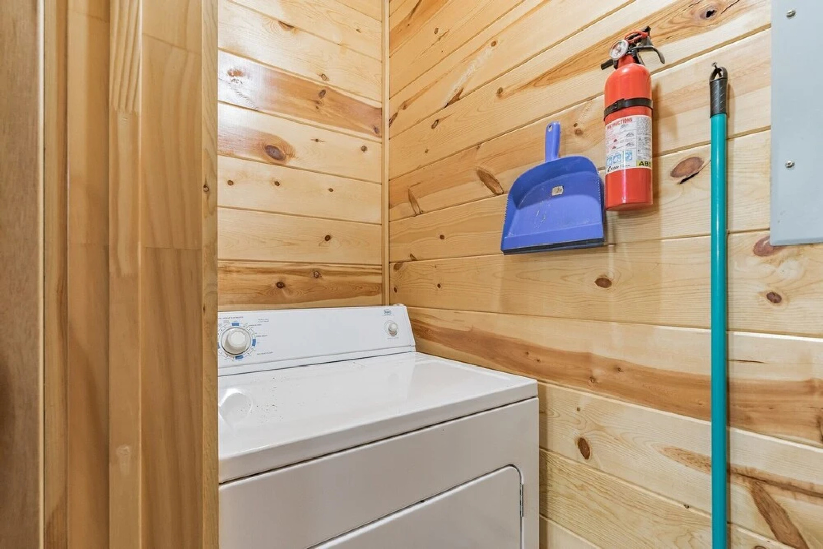 Bear Trail 2 Bedroom Cabin by Redawning