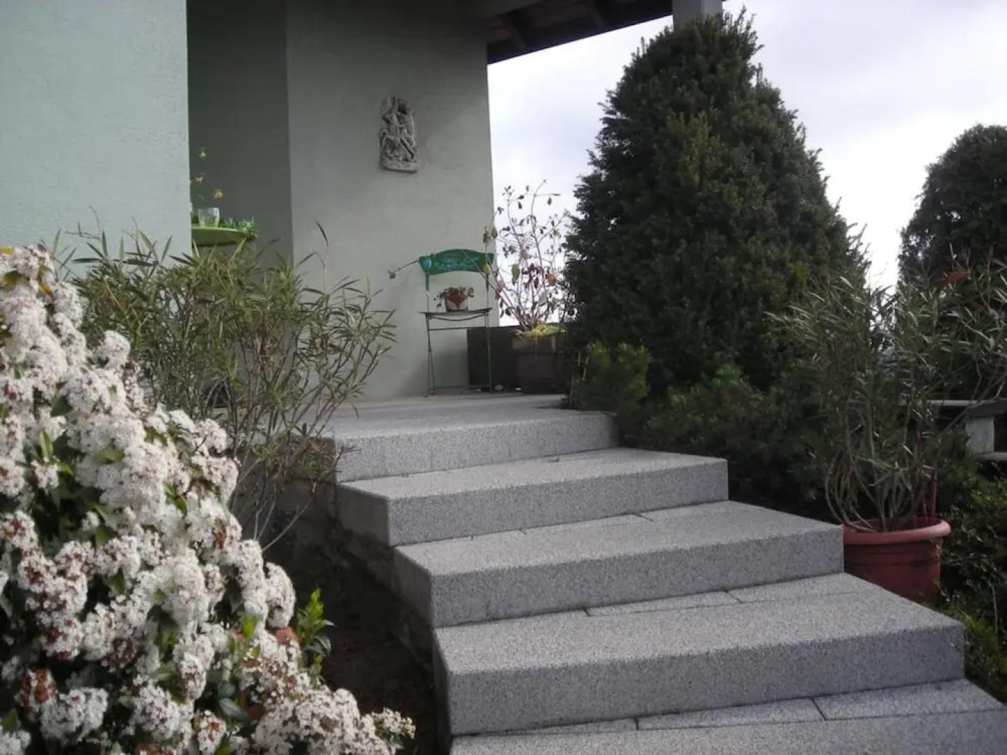 aux pieds des vignes