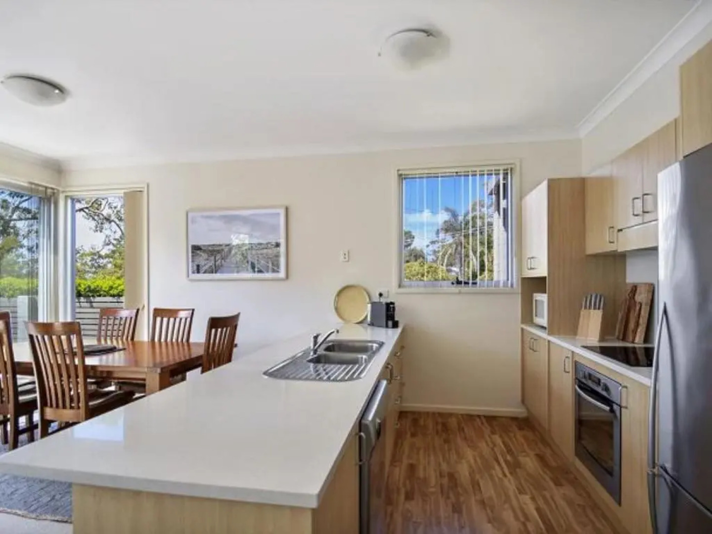 Open and Airy Entertaining Areas 2 Minutes Walk to Beach and Cycle Path