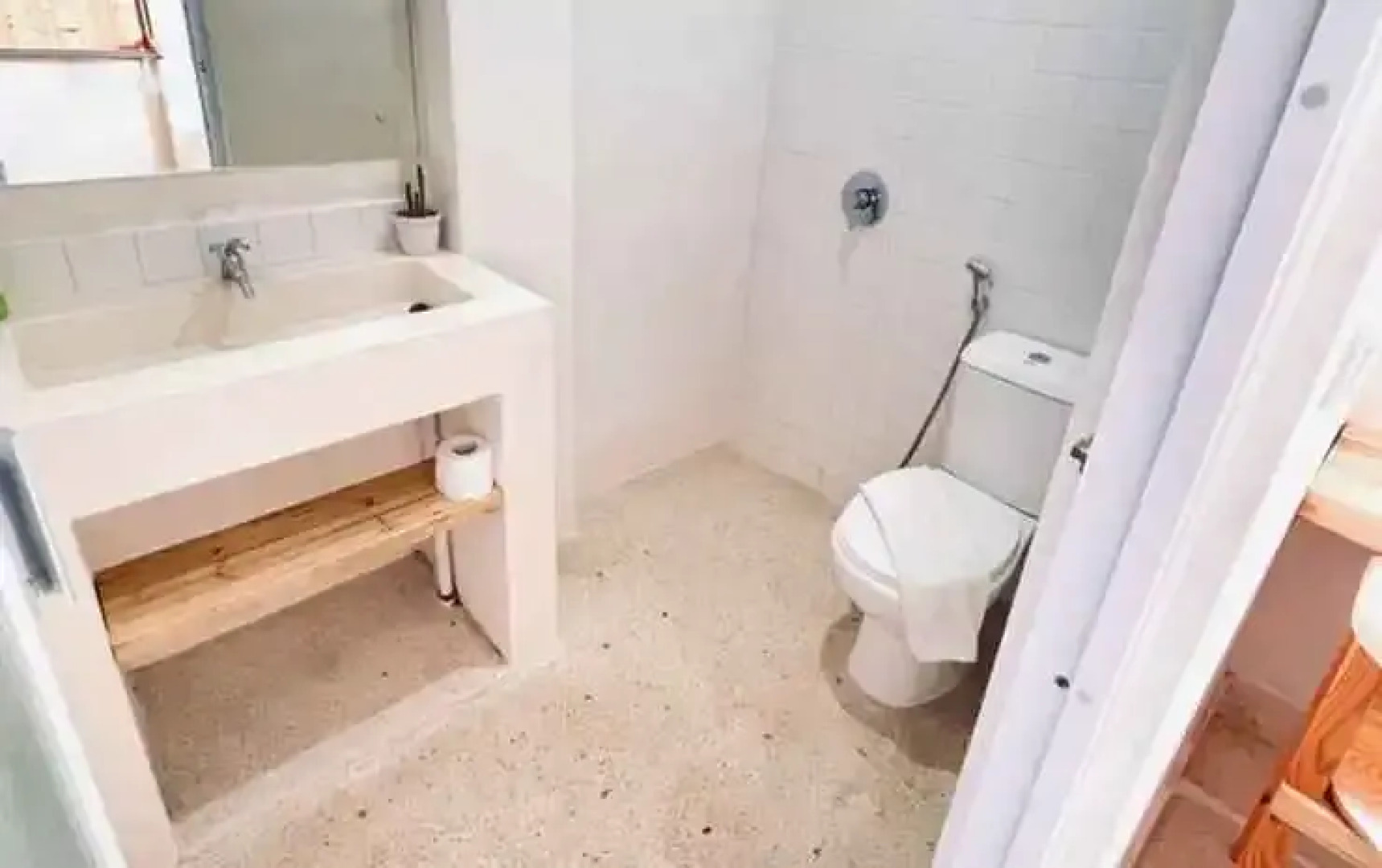 Tanawu Airport Hotel