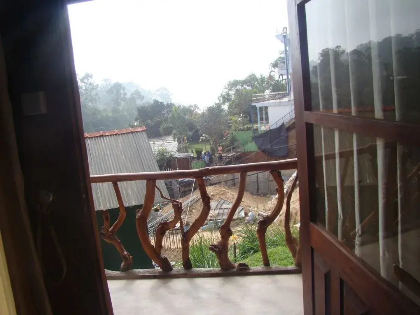 Yoho Okan Rock Wooden Cabana