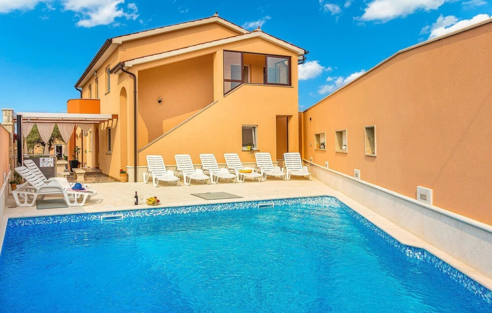 Awesome Home in Vodnjan With 4 Bedrooms, Outdoor Swimming Pool and Wifi