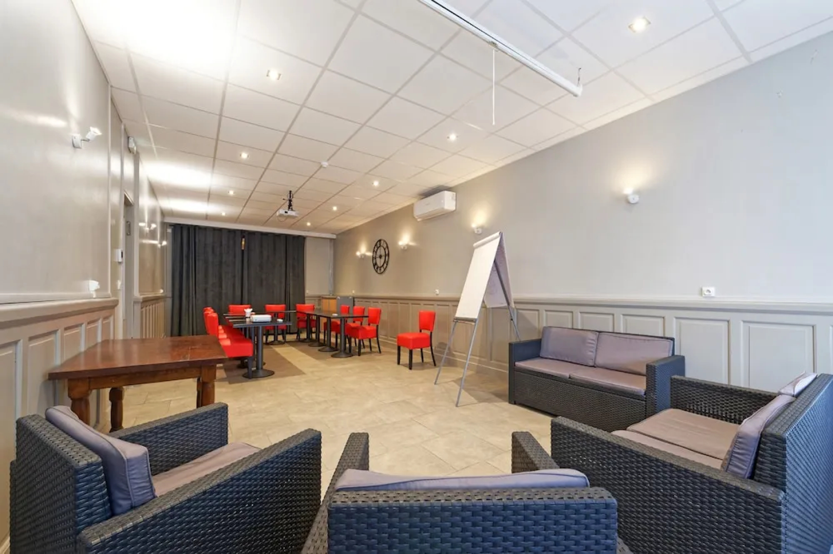 Appartements Pied à Terre, haut standing avec cuisine équipée et terrasse / Groupe HRM