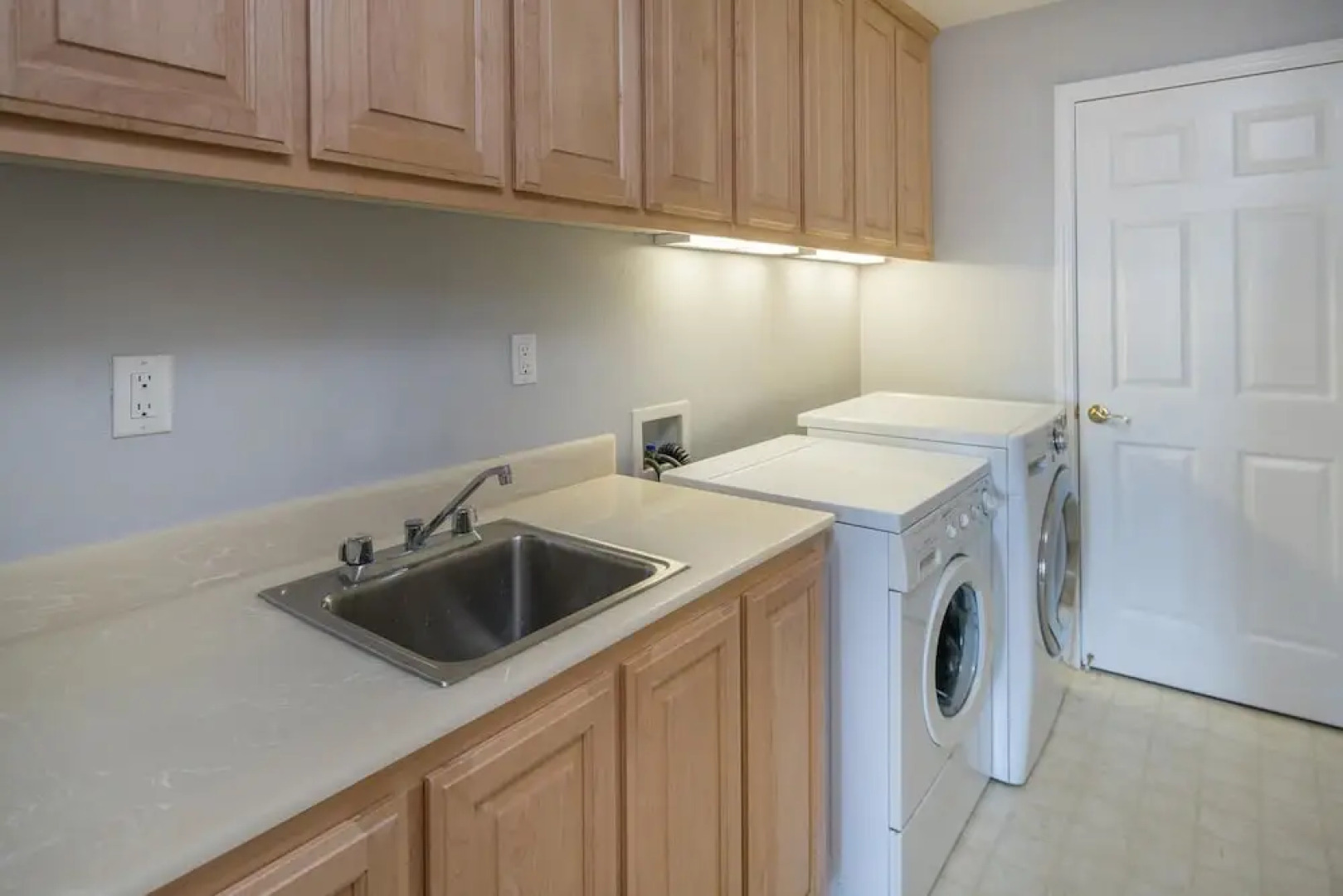 Hilltop 4 Br W Gorgeous SF Bay Panoramic Views by RedAwning