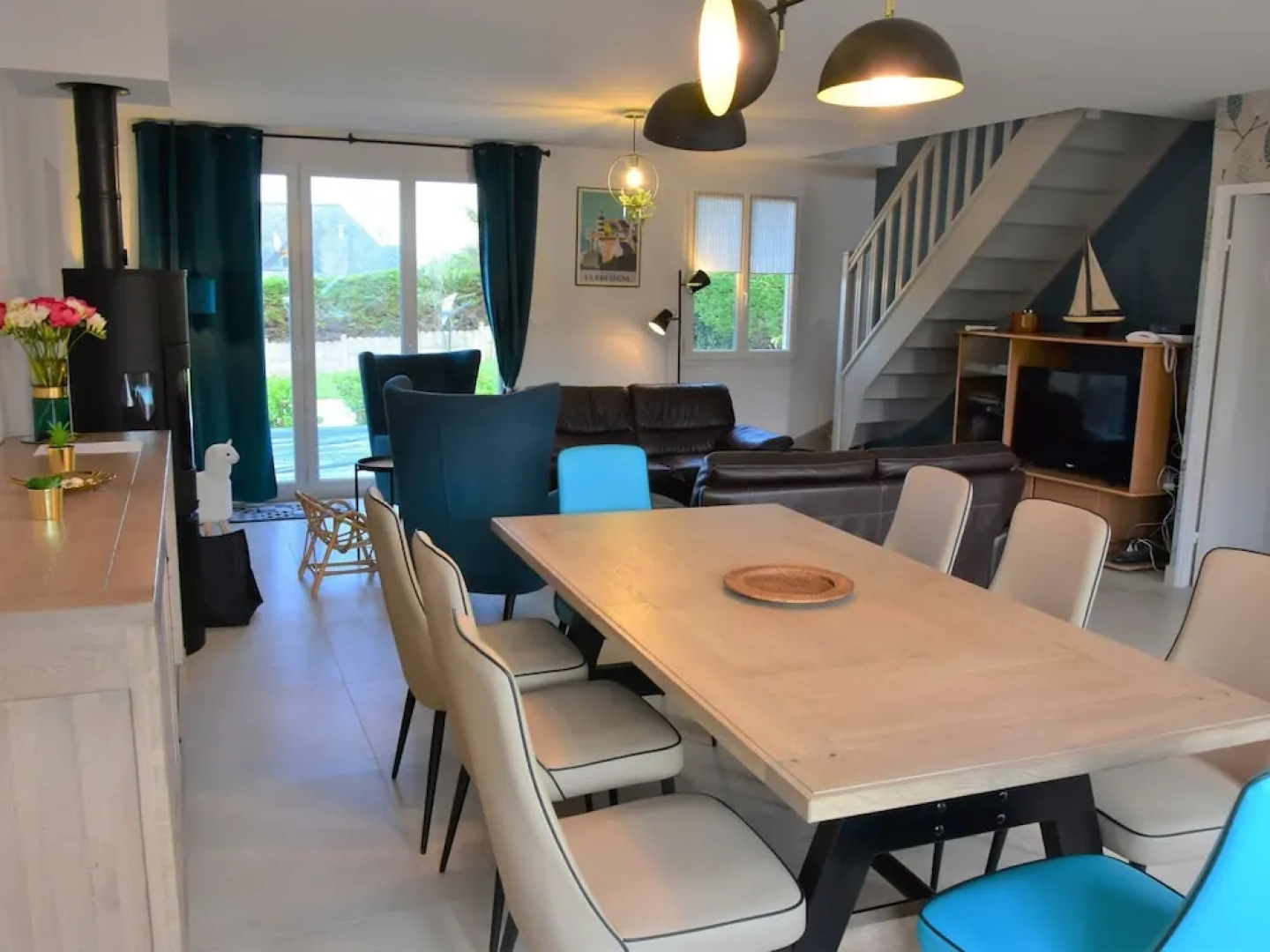 Beautiful Renovated Villa With a Private Swimming Pool and View ont the Sea!