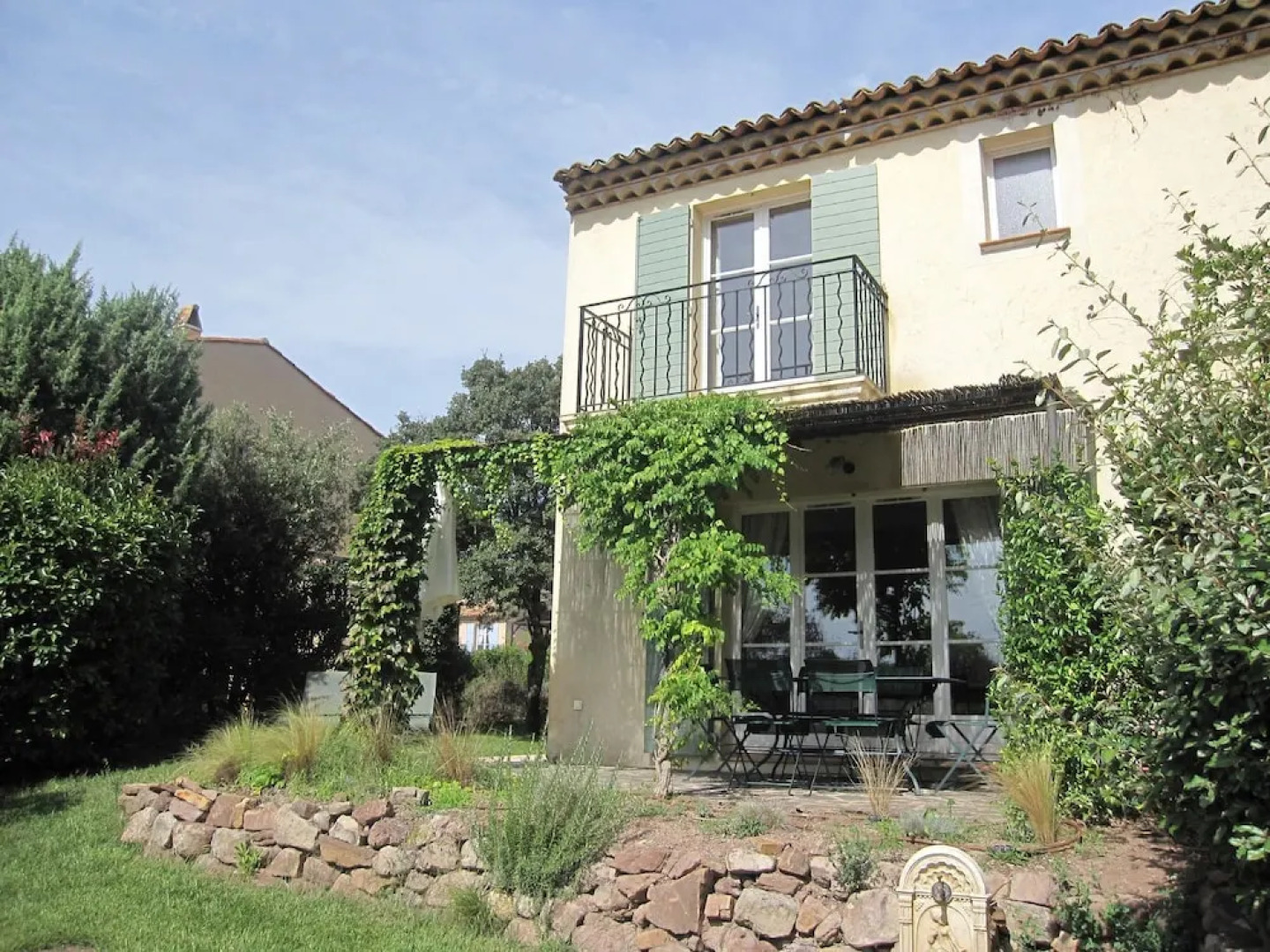 Provencal Holiday Home With Dishwasher not far From Fréjus
