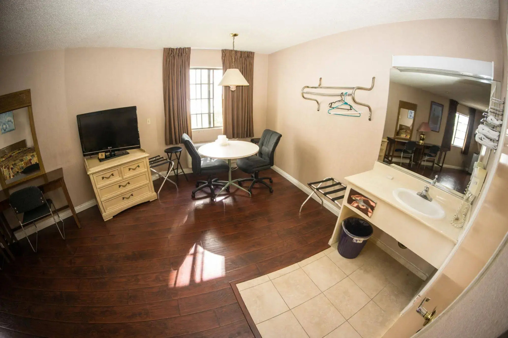 Hollywood La Brea Inn