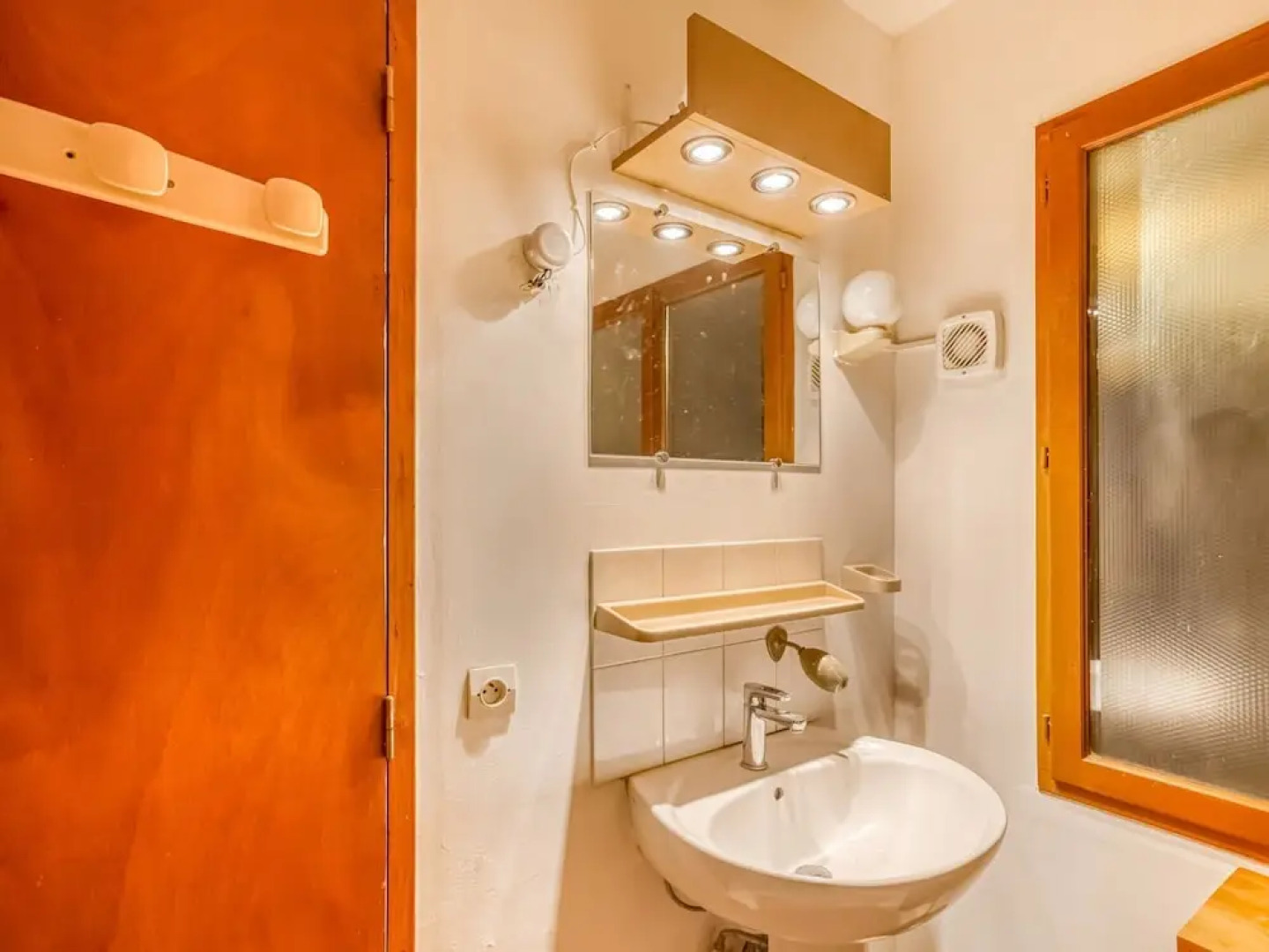 Quiant Holiday Home in Azille With Terrace