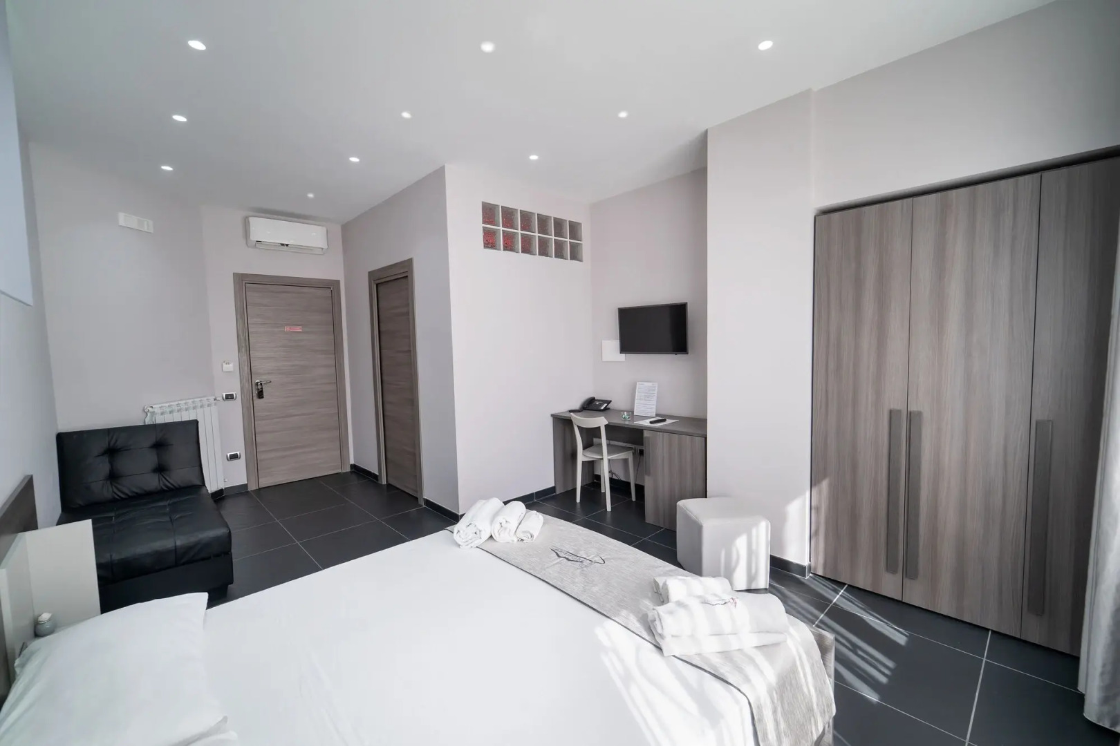 P.C. Boutique H. Napoli Centro by ClaPa Group Dislocated Hospitality