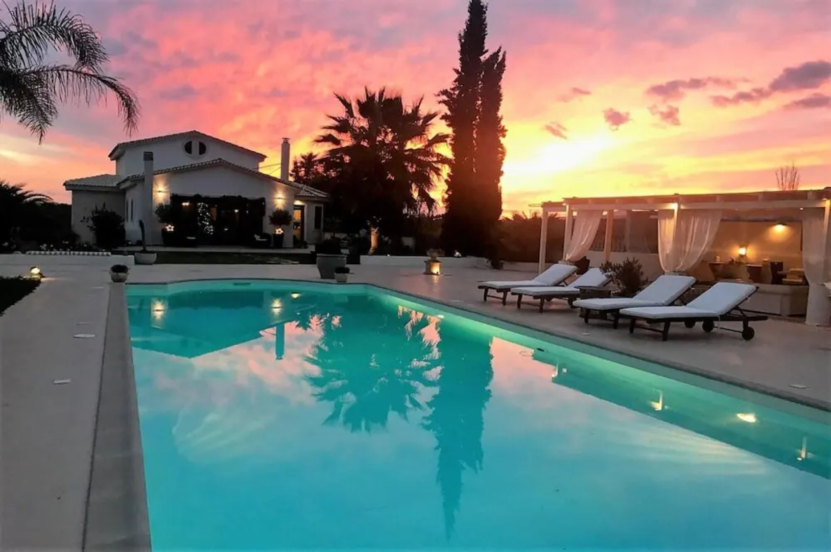 Pool Villa Vravrona Tower