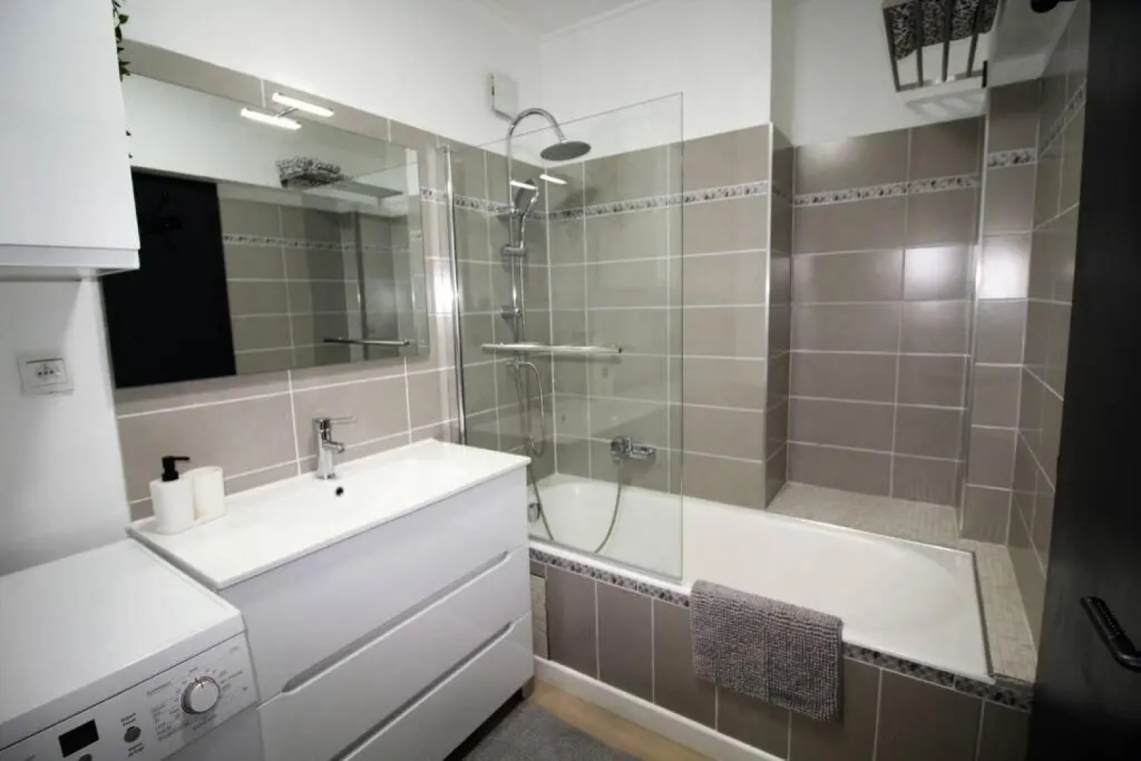 Appartement tout confort, meublé et équipé.