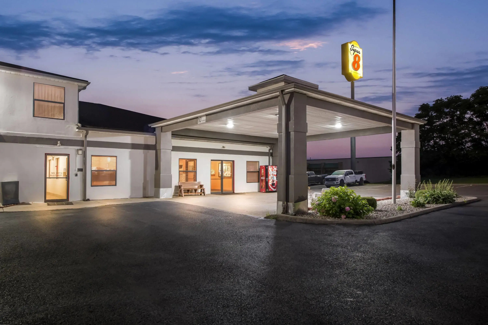 Super 8 by Wyndham Bellefontaine