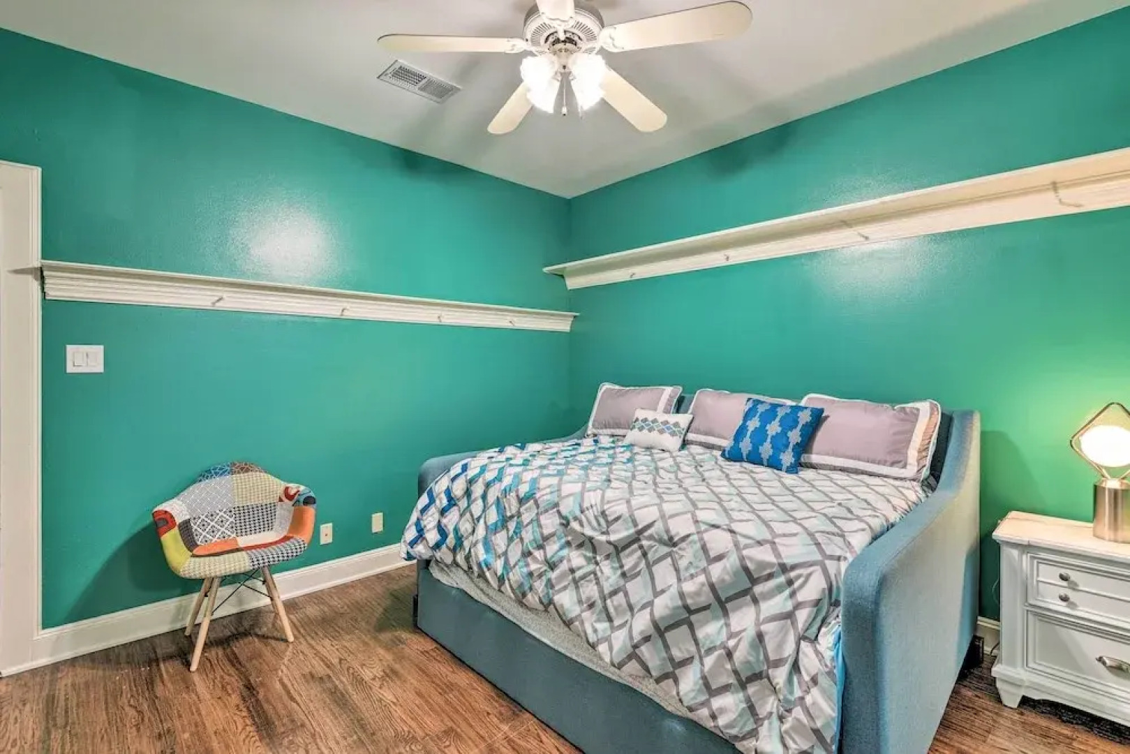 Private Pool: Spacious & Vibrant Argyle Villa!