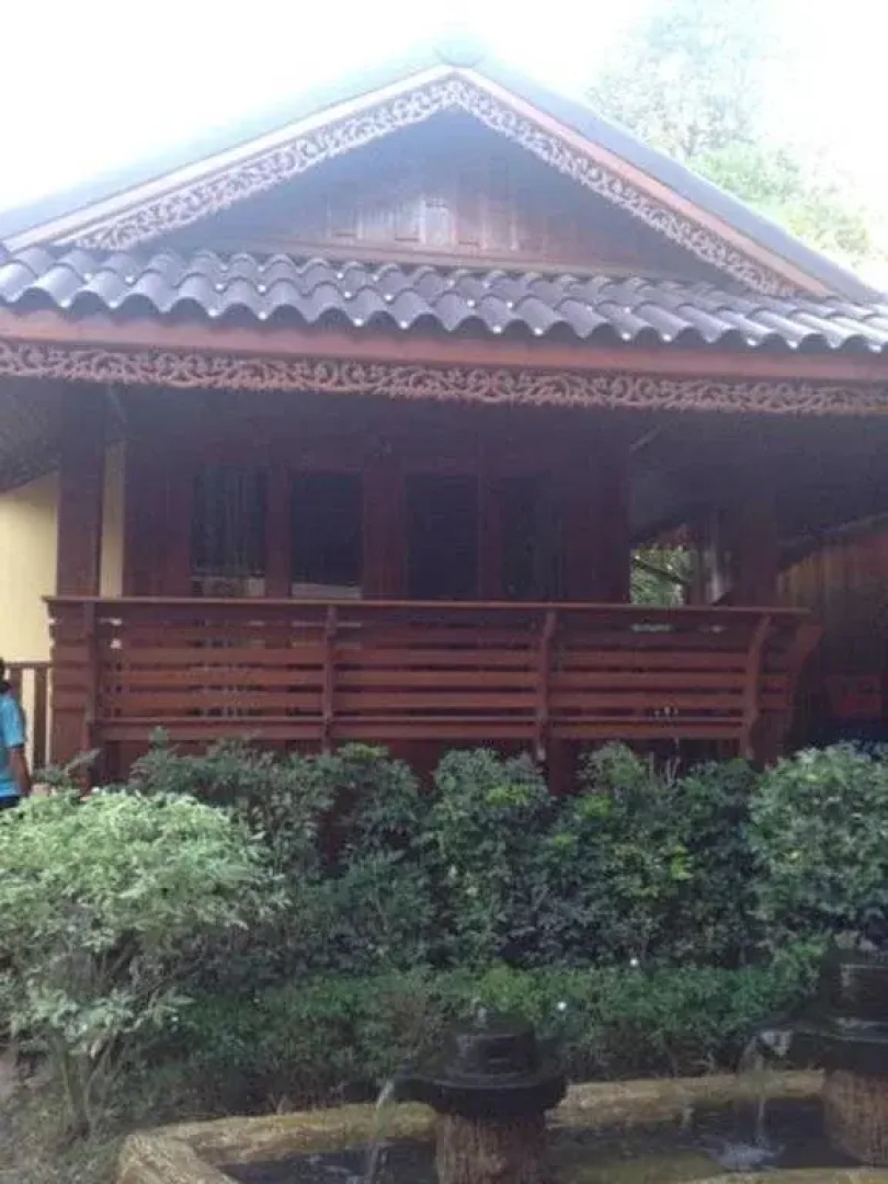 Floating Island Seafood & Resort