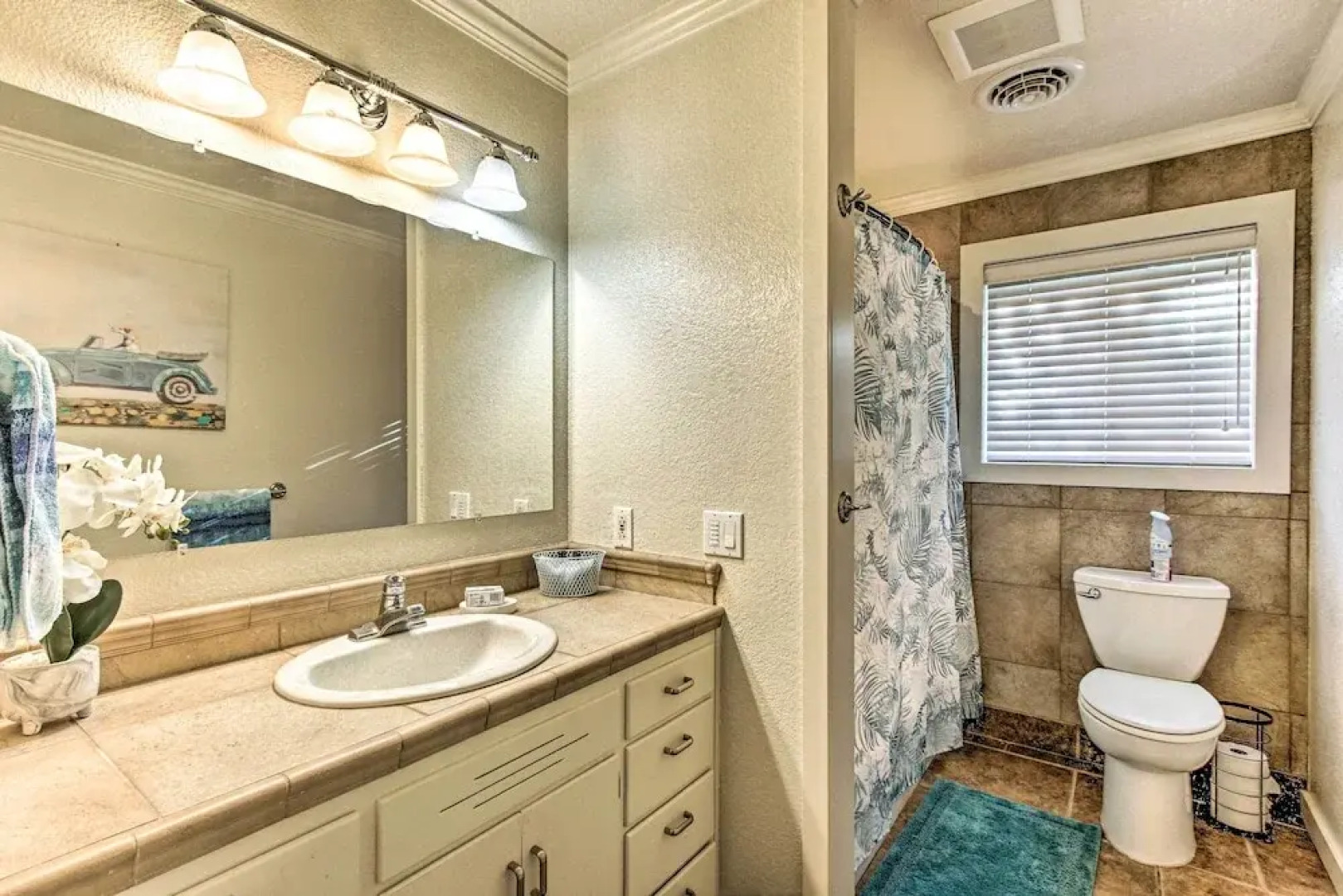 Eugene Retreat: Large Yard + Central Location