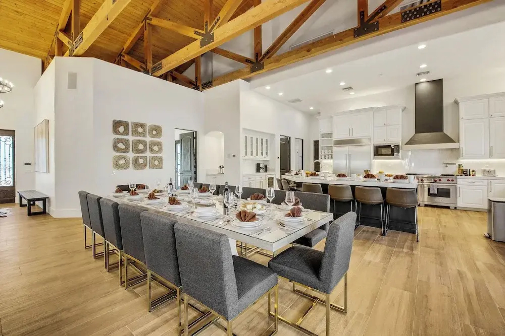 The Stallion Estate Sleeps 24, Theater, Game Room, Pickle Ball