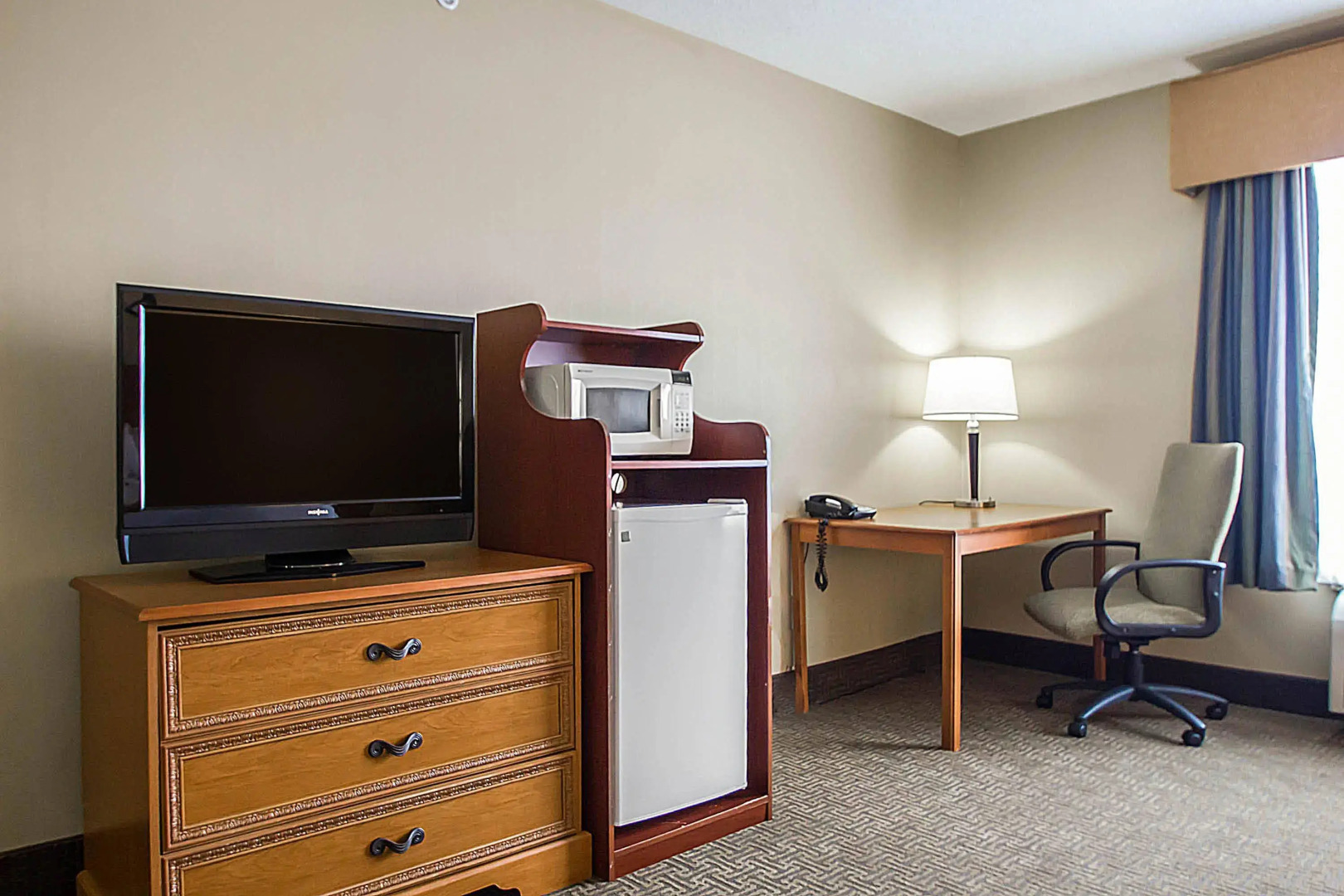 Quality Inn & Suites Fishkill South near I-84