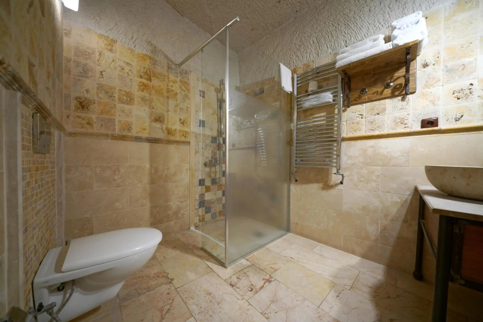 Elite Cave Suites