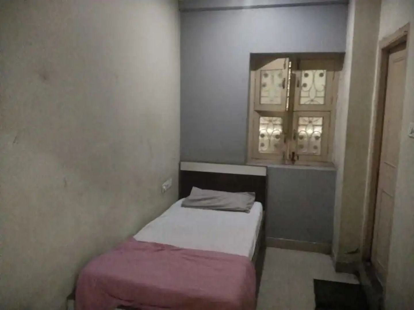 iROOMZ Pranathi Comforts