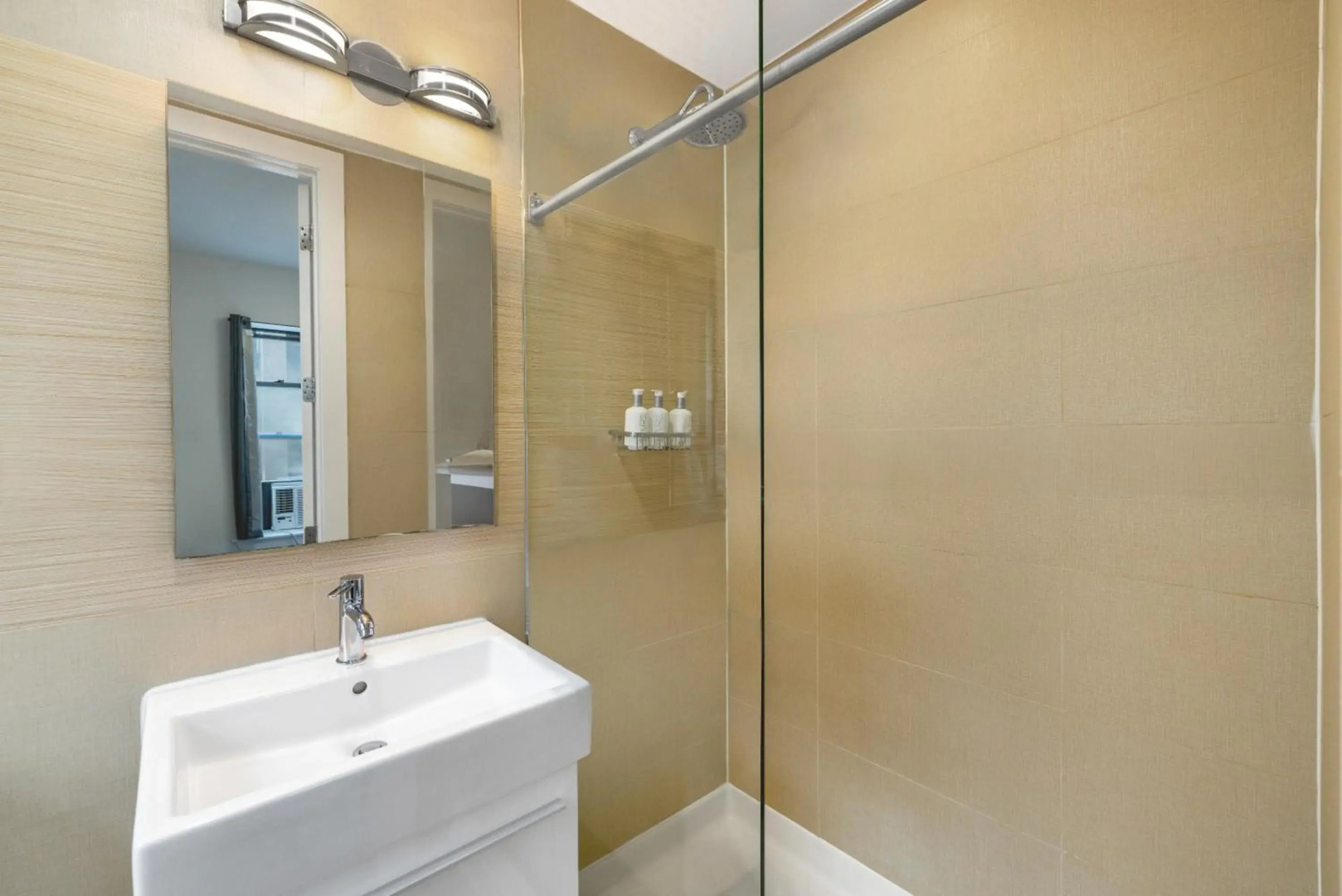 Hotel 27 by LuxUrban